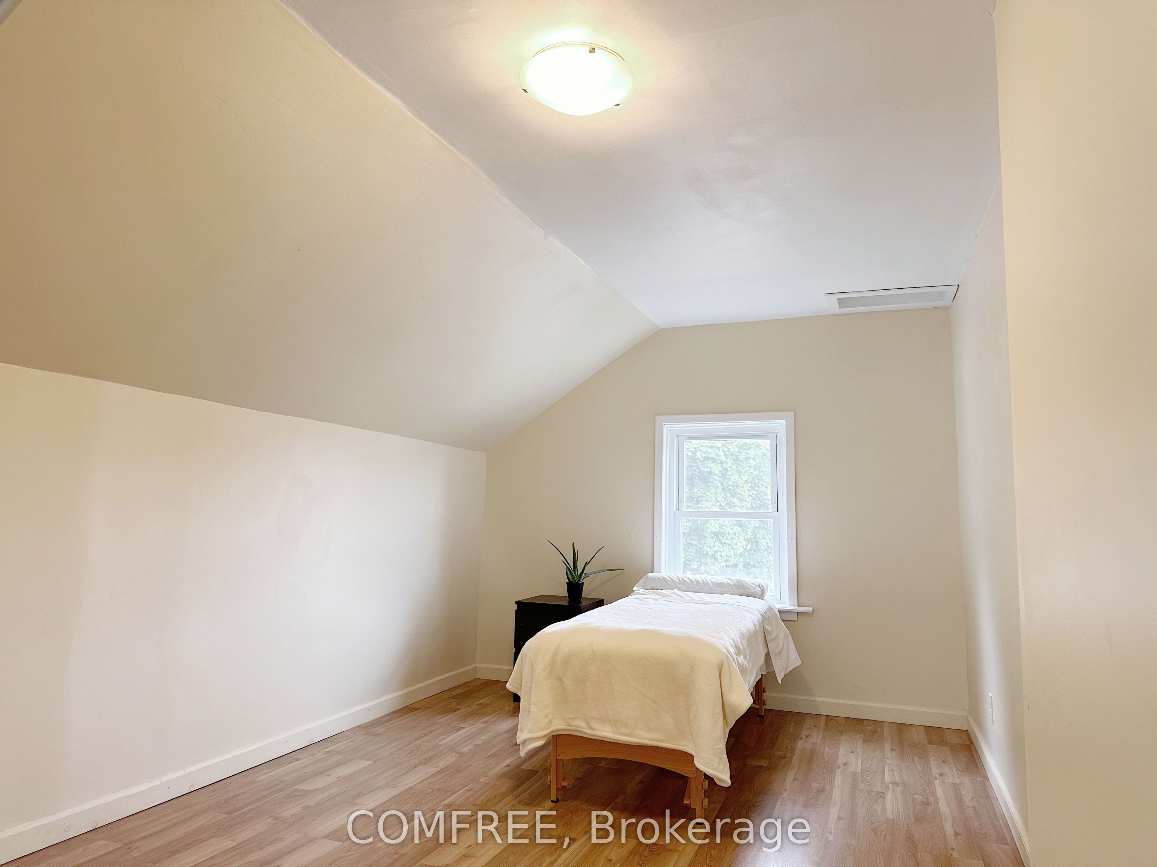 1657 Elgin Street Property Photo 20
