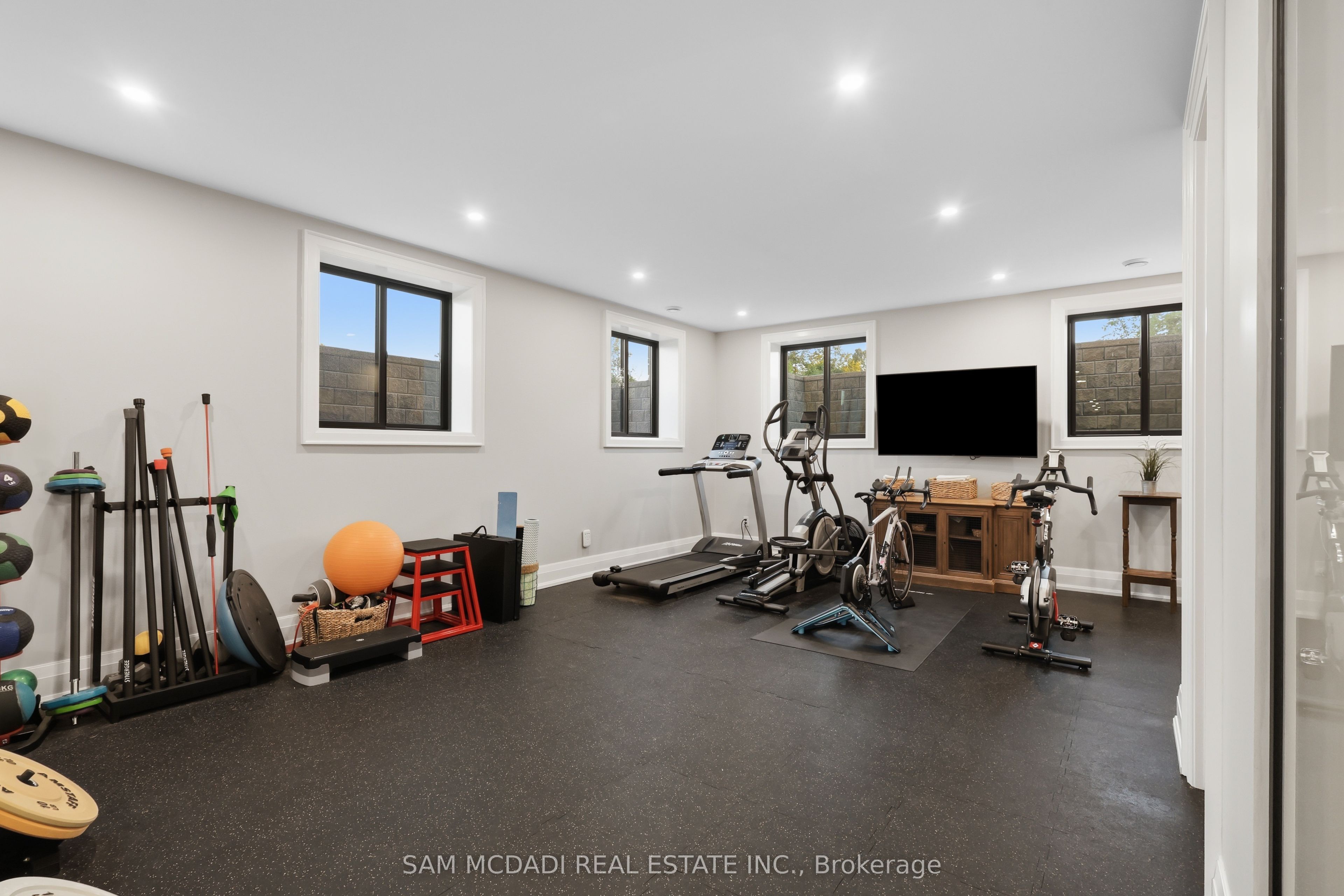 5020 First Line Property Photo 32