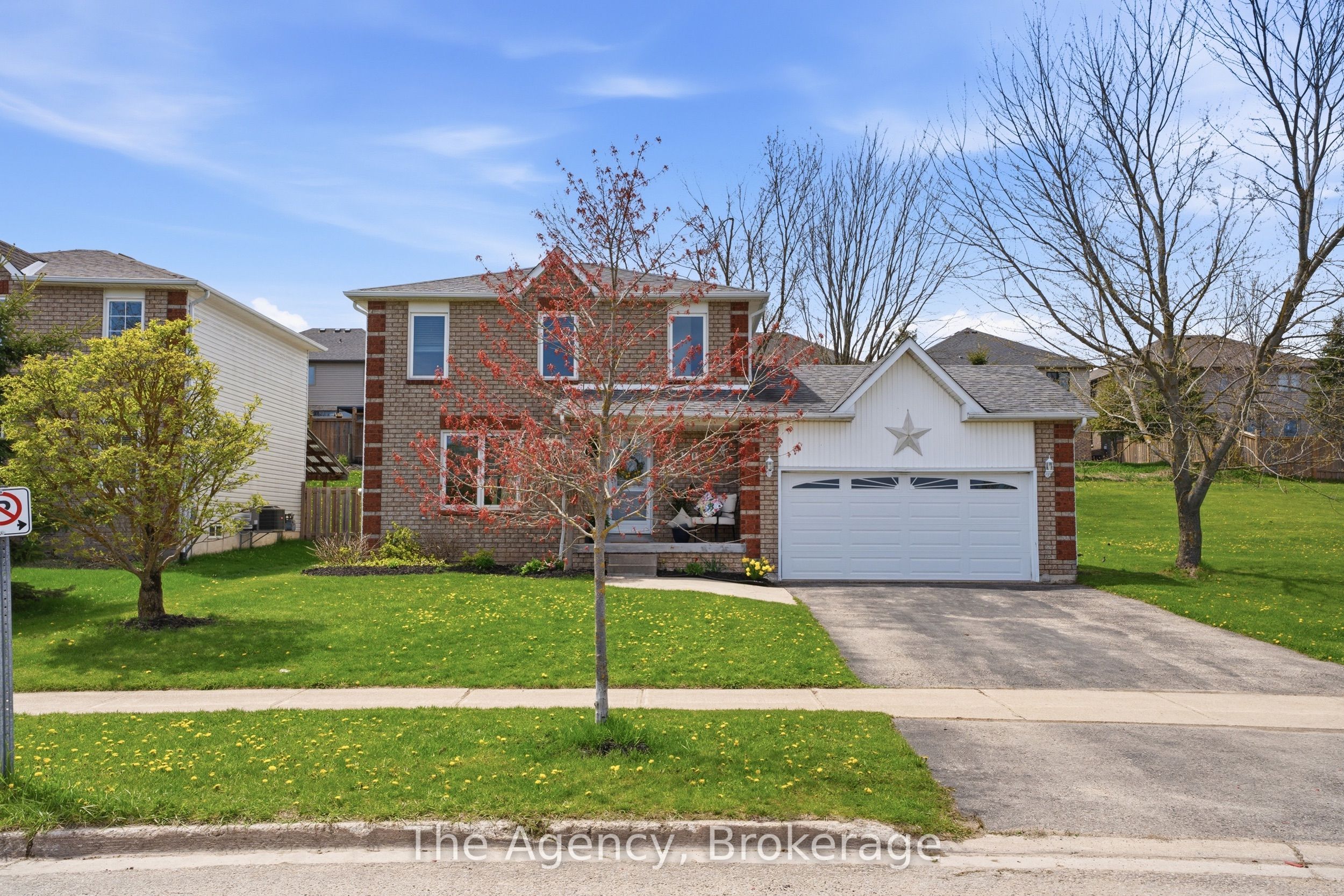 110 Leeson Street S Property Photo 1