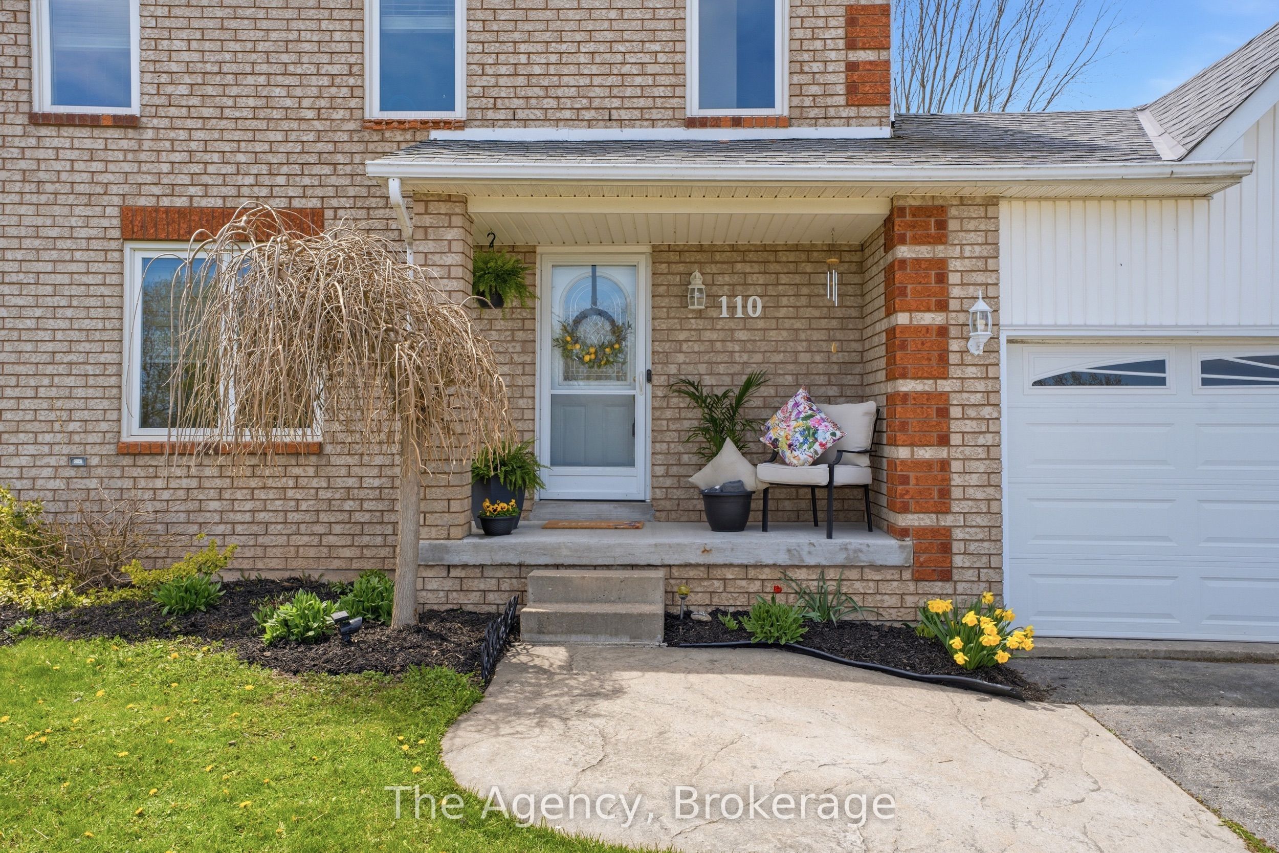 110 Leeson Street S Property Photo 2
