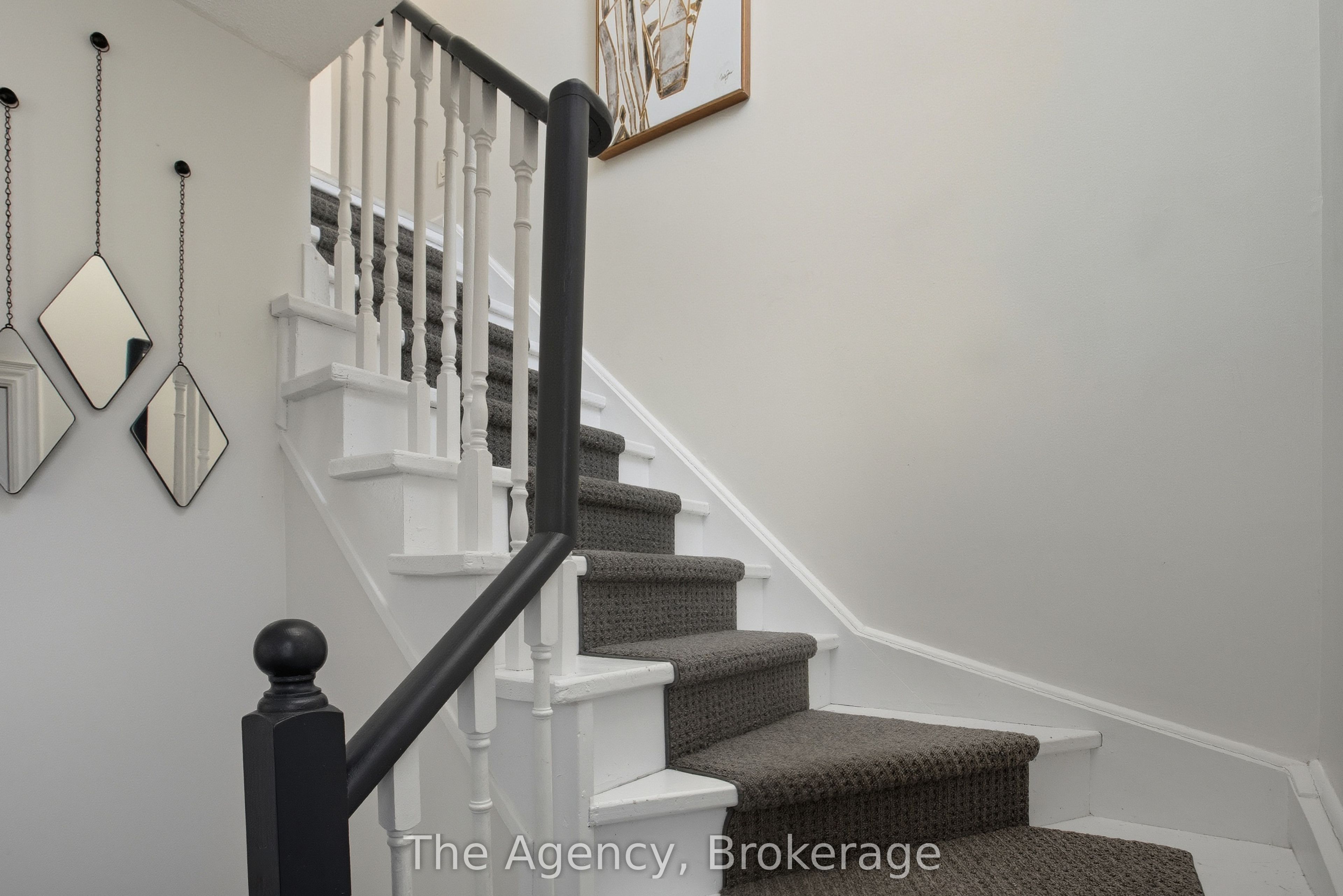 110 Leeson Street S Property Photo 14