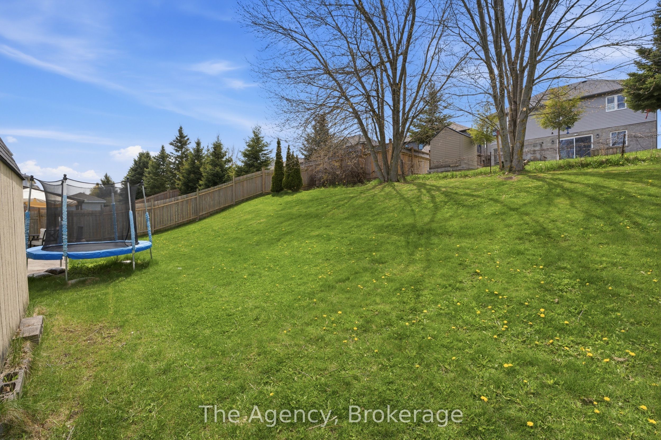 110 Leeson Street S Property Photo 32