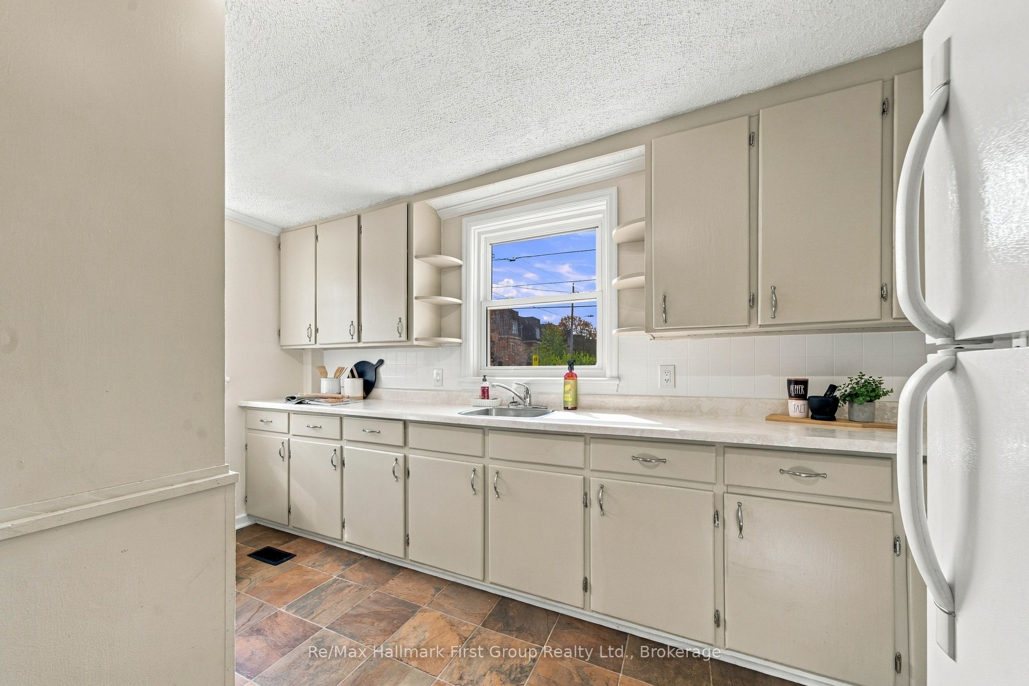 344 D'arcy Street Property Photo 9