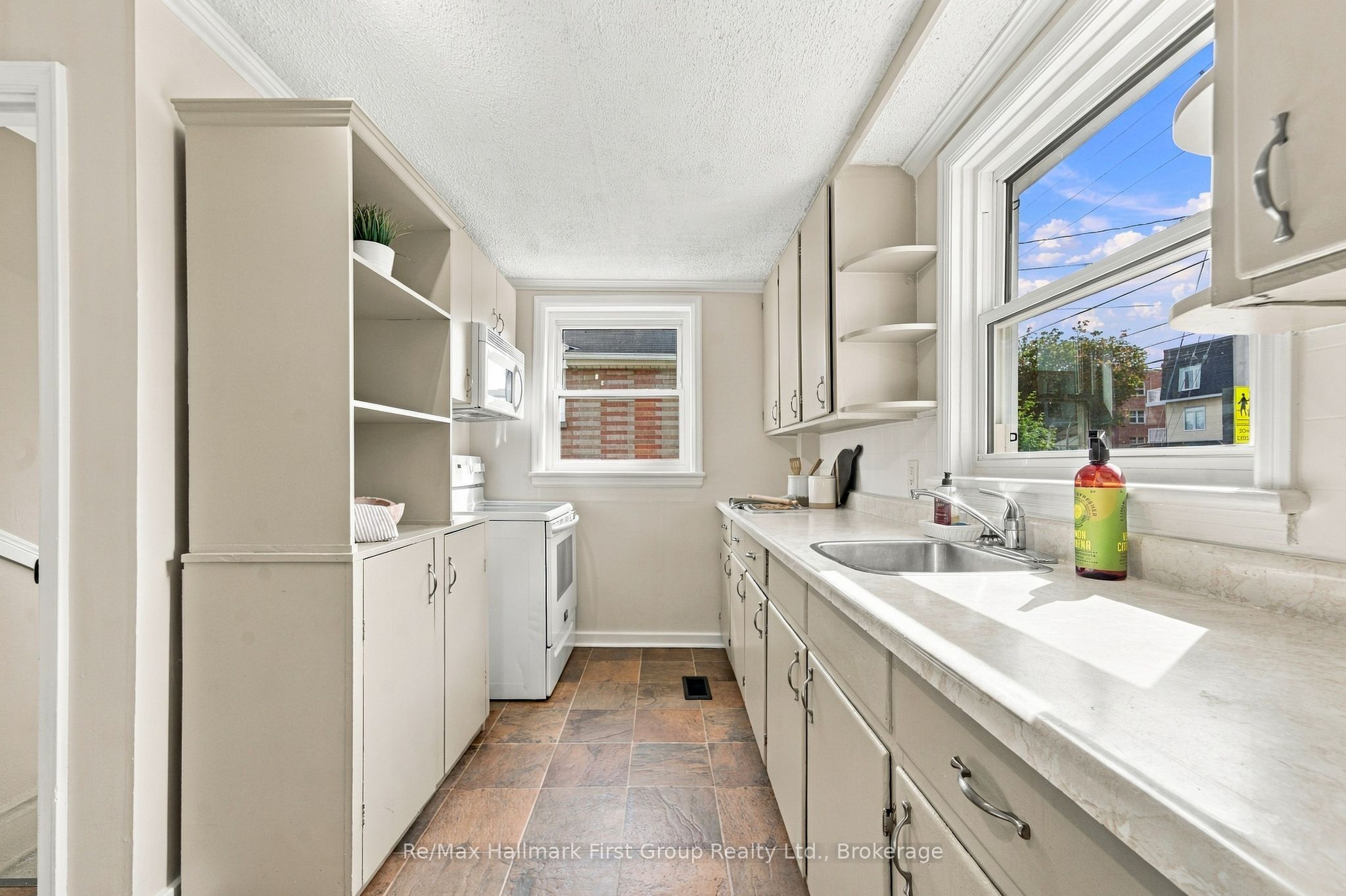 344 D'arcy Street Property Photo 10