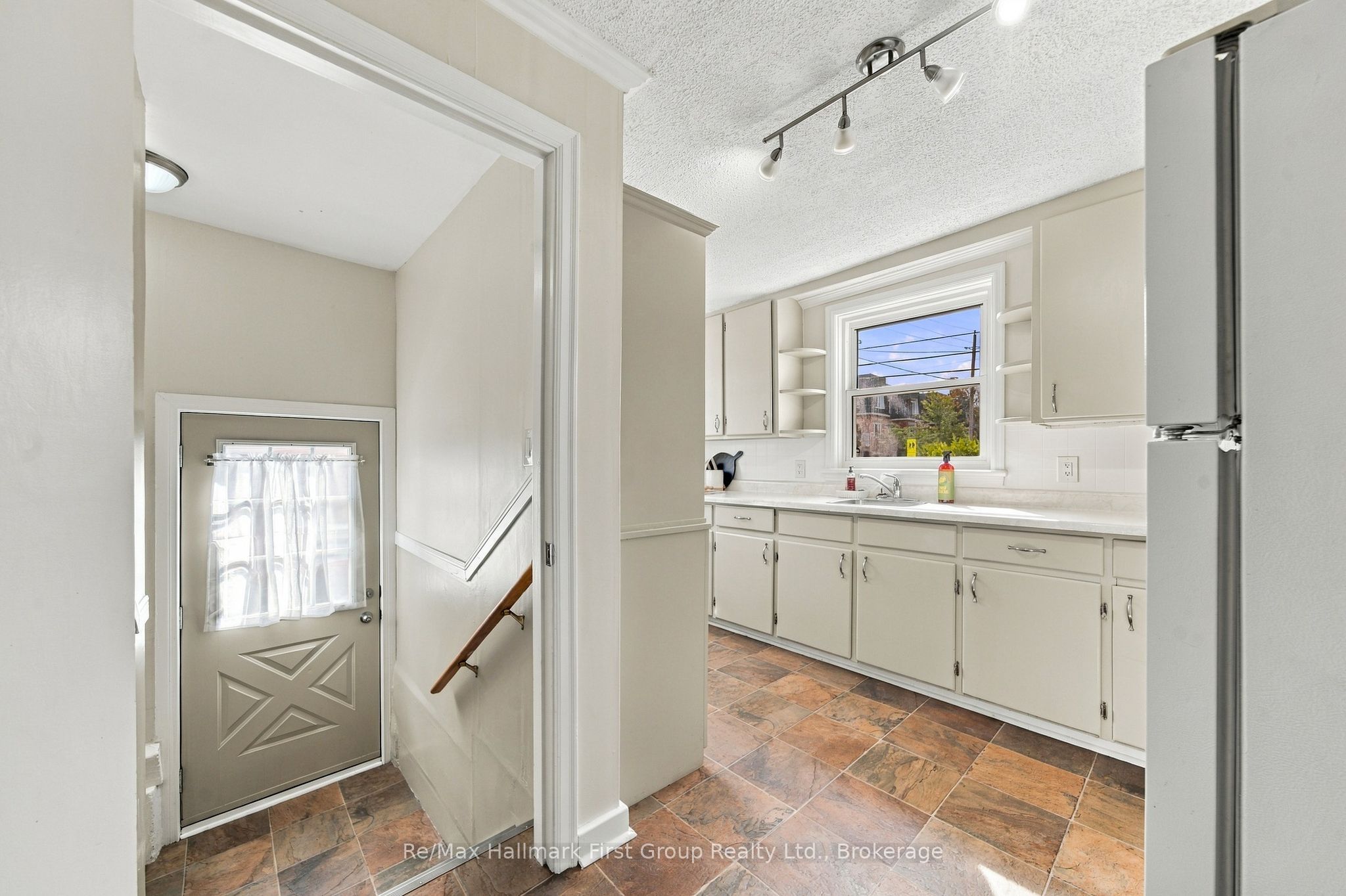 344 D'arcy Street Property Photo 13
