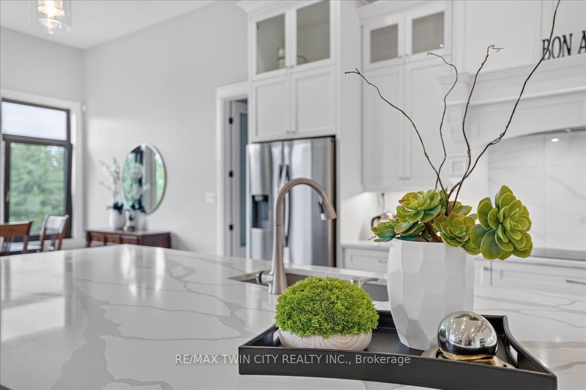 670 Bishopsgate Road 8 Property Photo 20