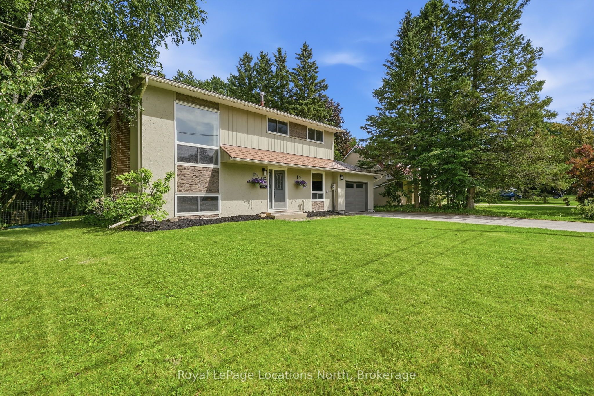 2595 6th Avenue W Property Photo 2