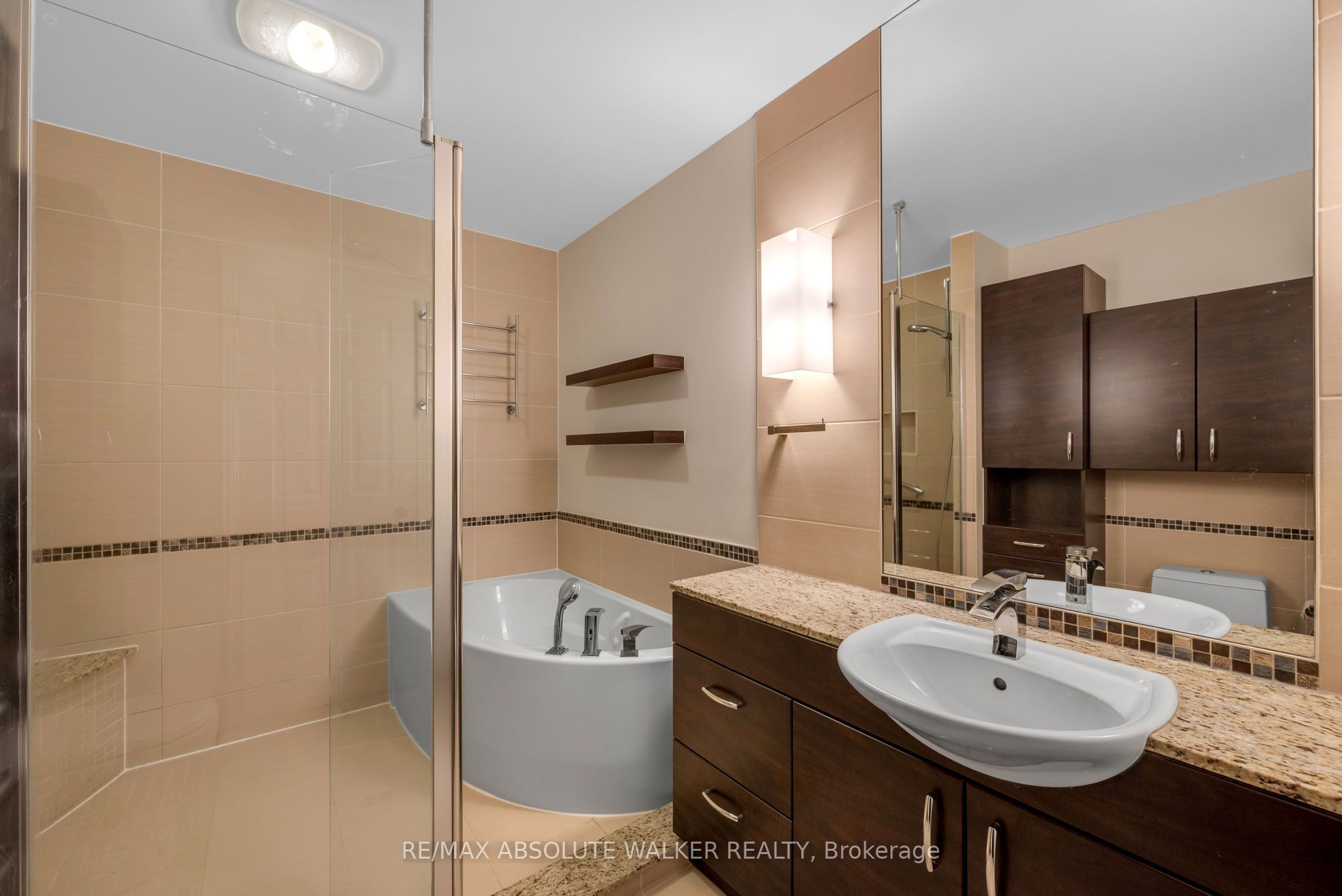 65 Halley Street Property Photo 32