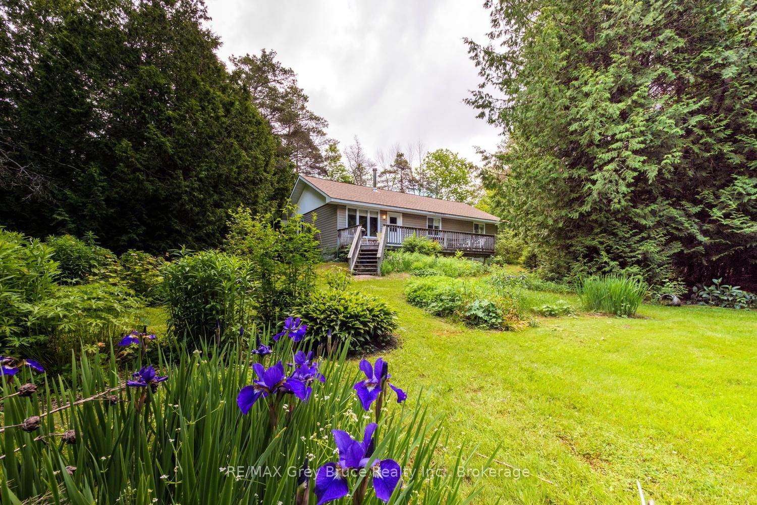 550 Huron Road N Property Photo 1