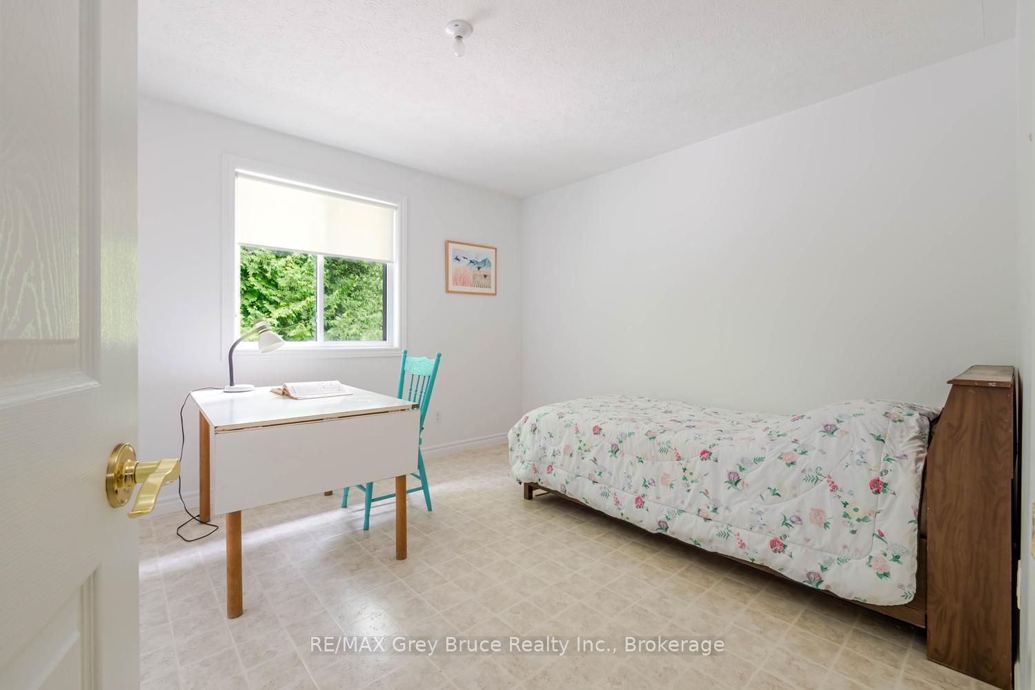 550 Huron Road N Property Photo 12