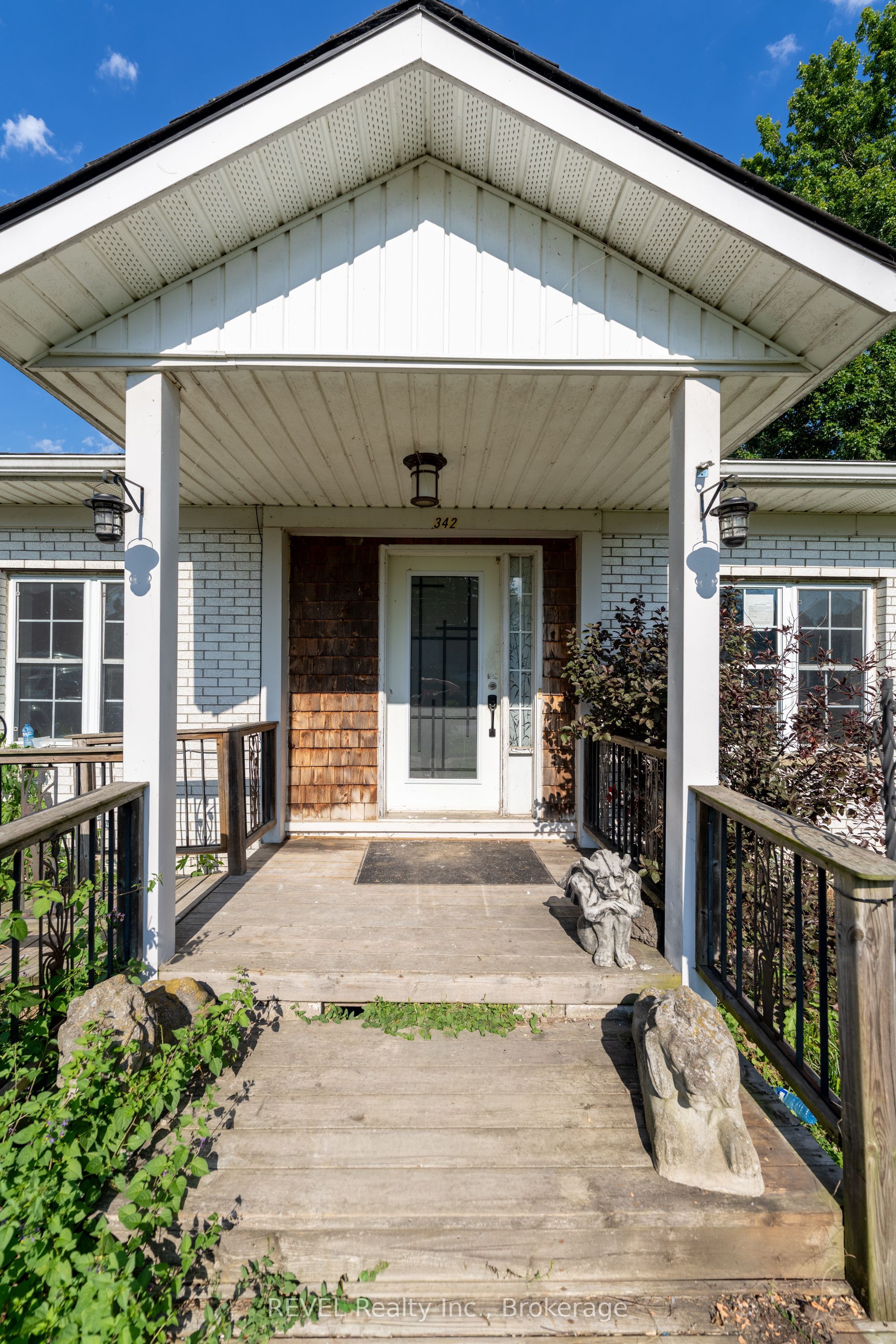 342 Helen Street Property Photo 11