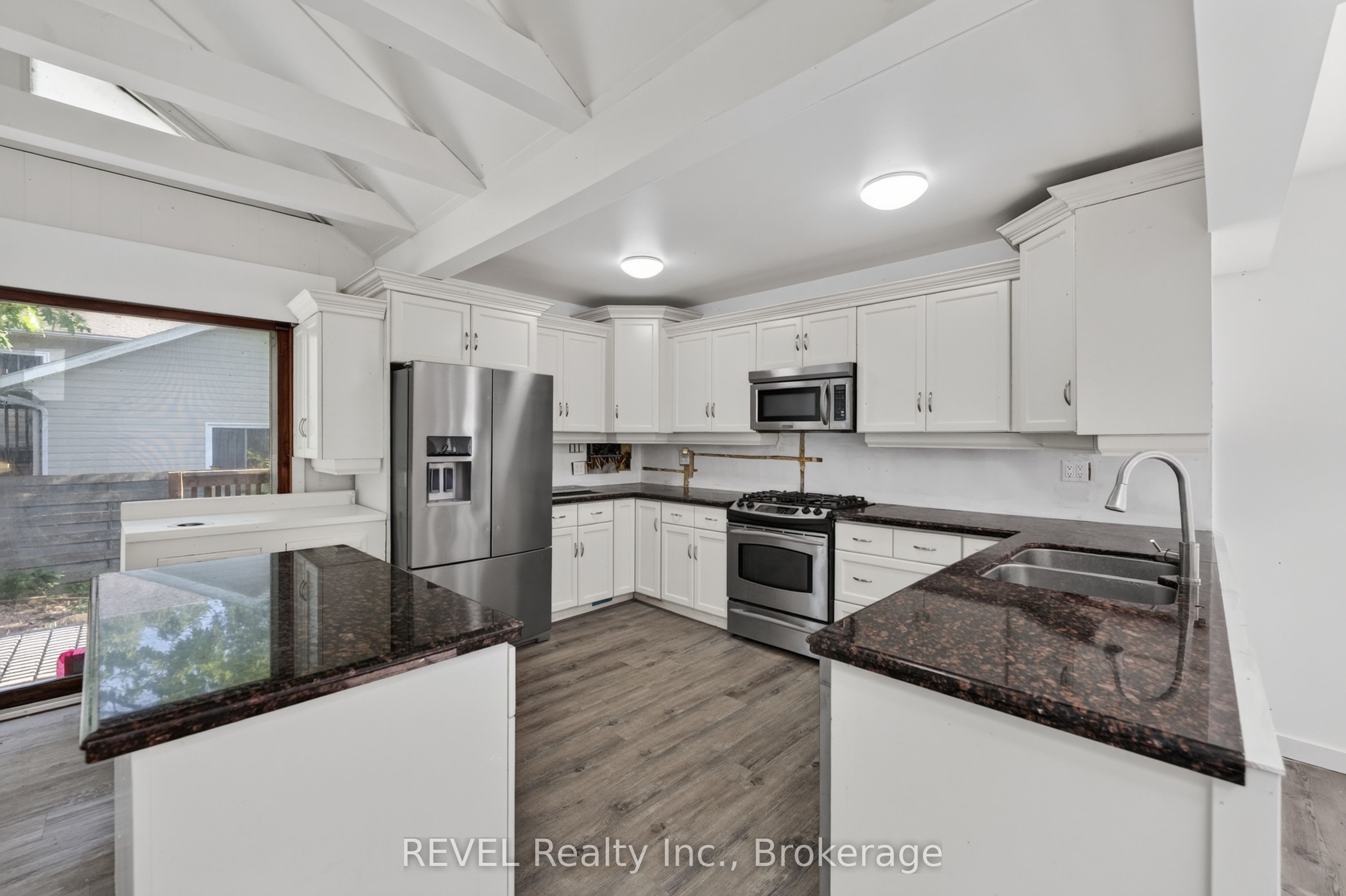 342 Helen Street Property Photo 14