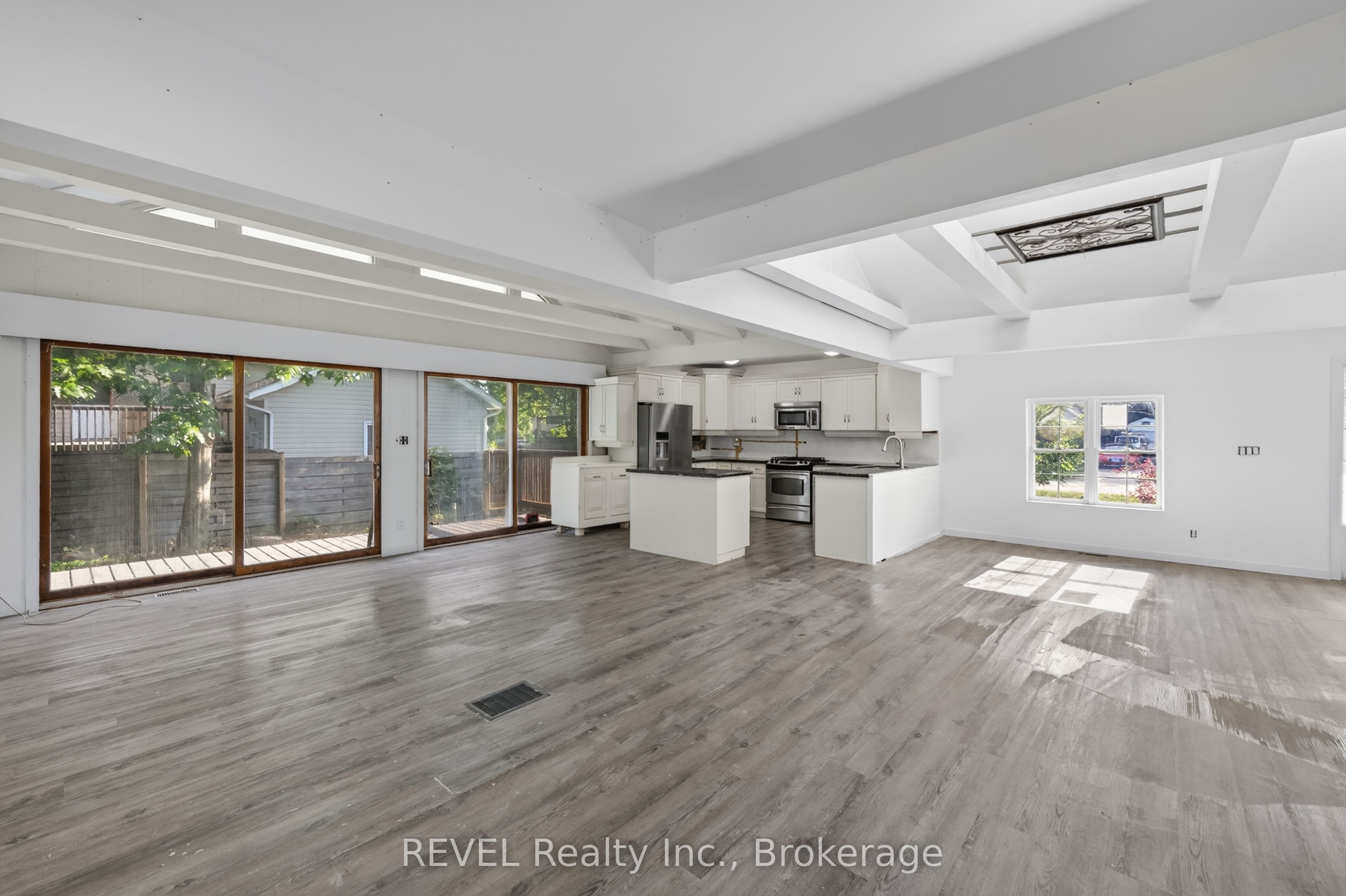 342 Helen Street Property Photo 16
