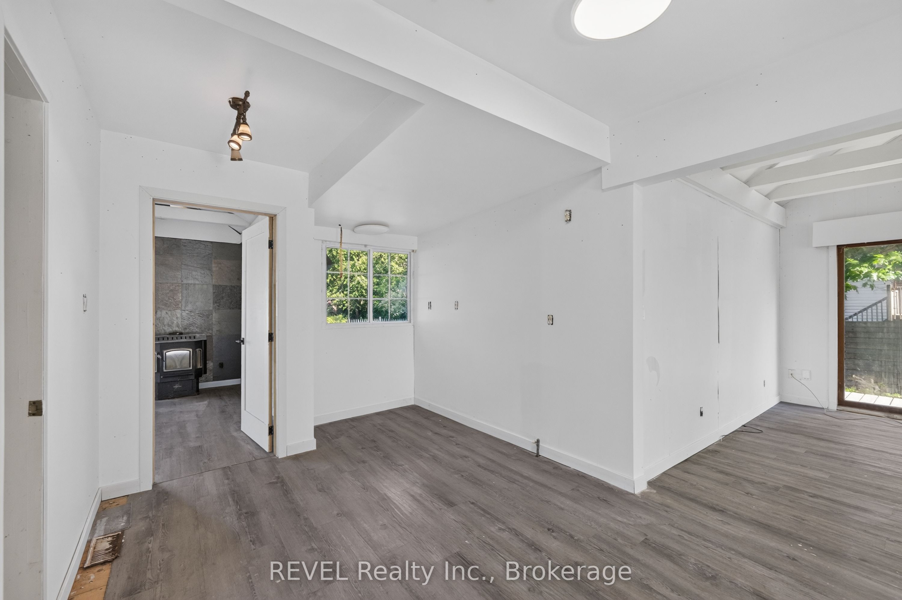 342 Helen Street Property Photo 23