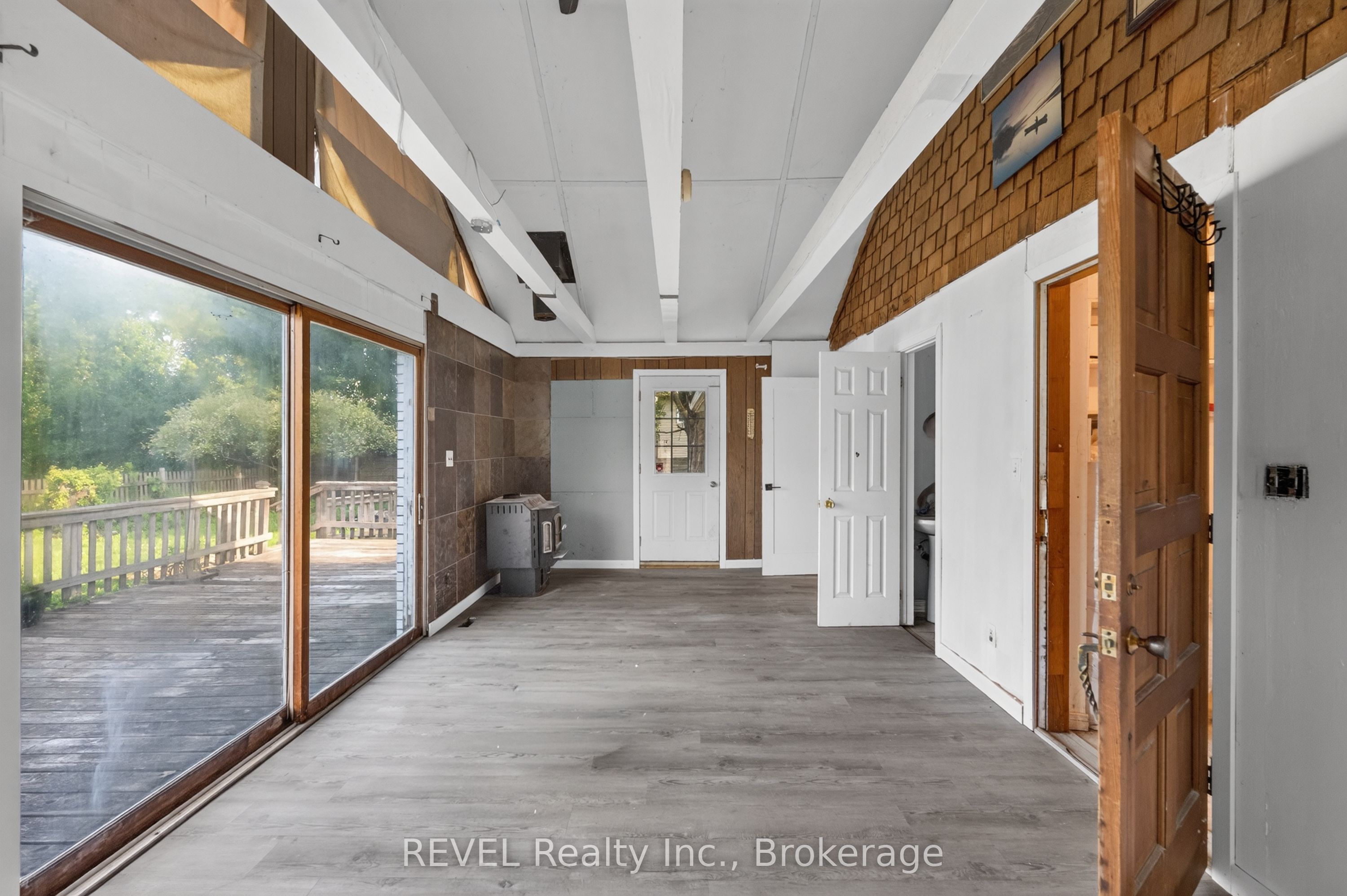342 Helen Street Property Photo 25