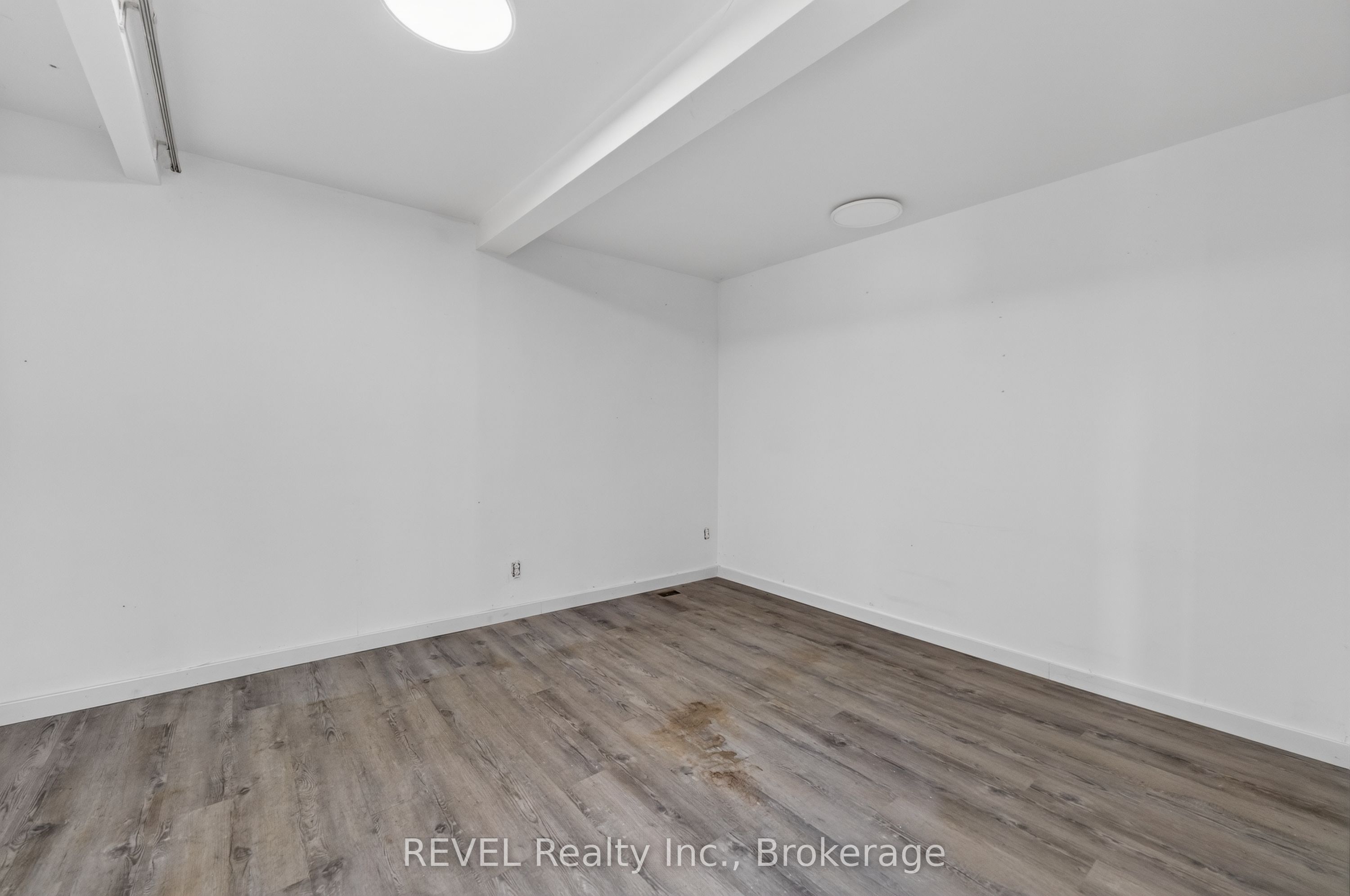 342 Helen Street Property Photo 26