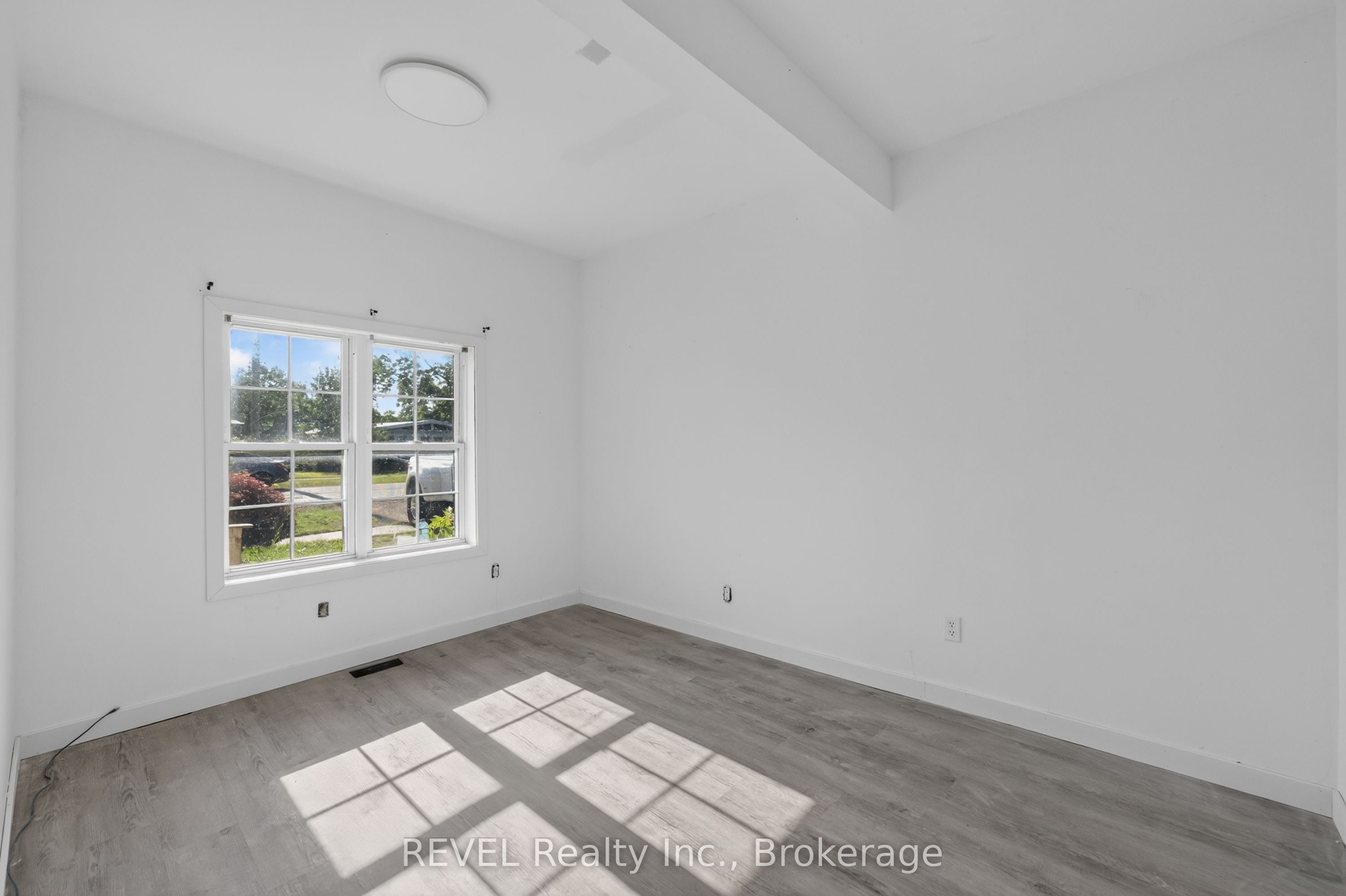 342 Helen Street Property Photo 29