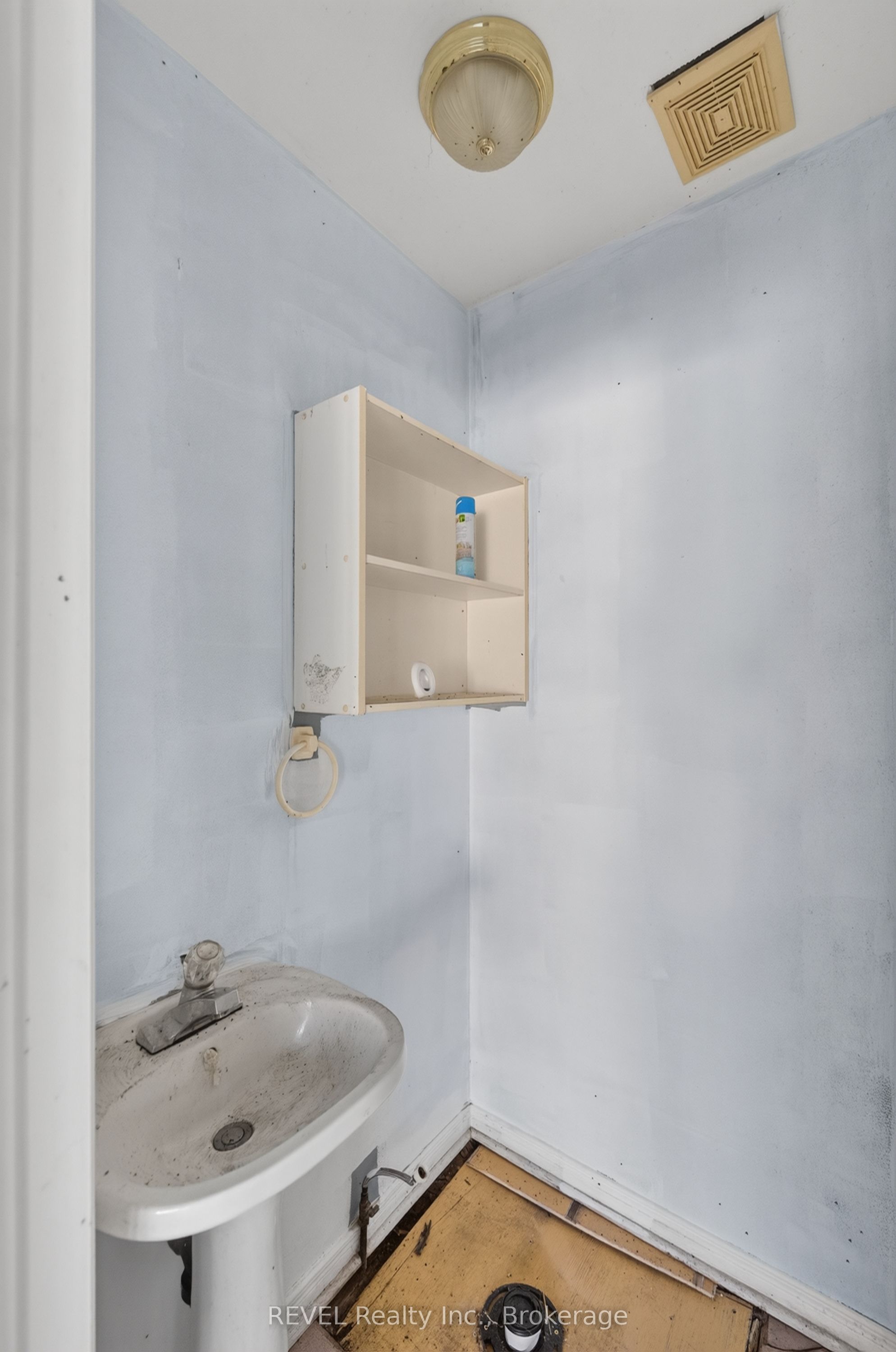 342 Helen Street Property Photo 31