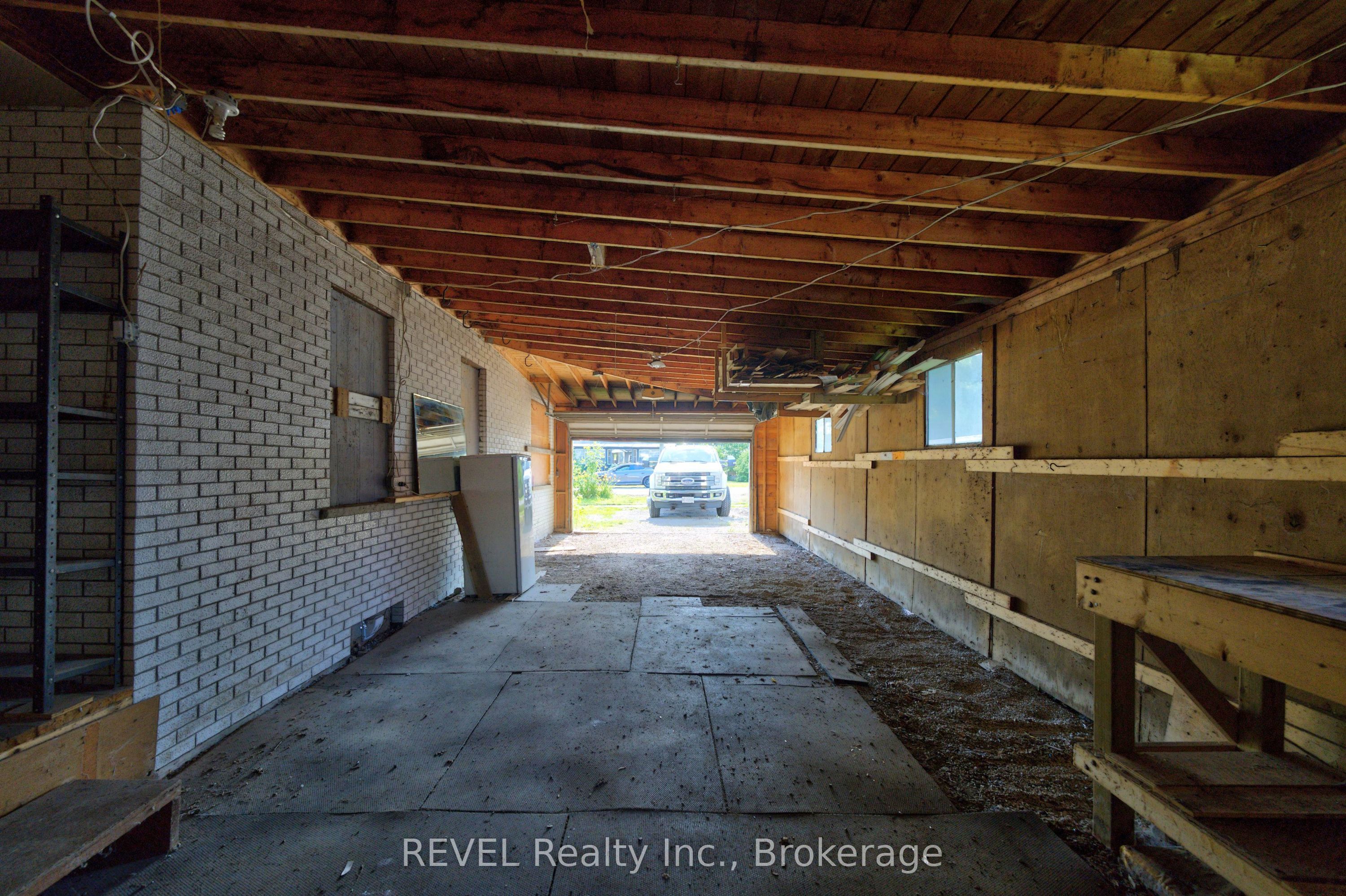 342 Helen Street Property Photo 34