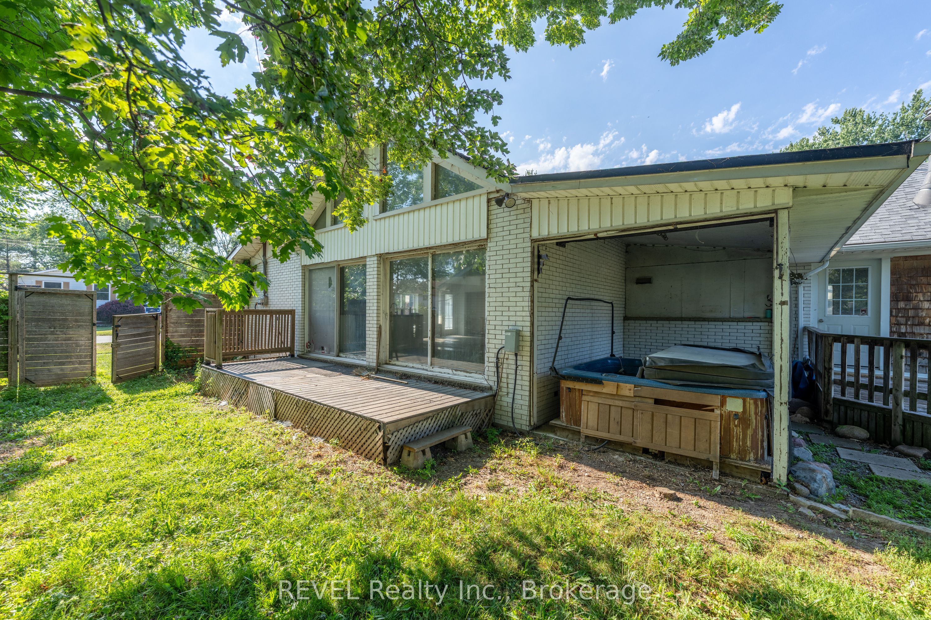 342 Helen Street Property Photo 36