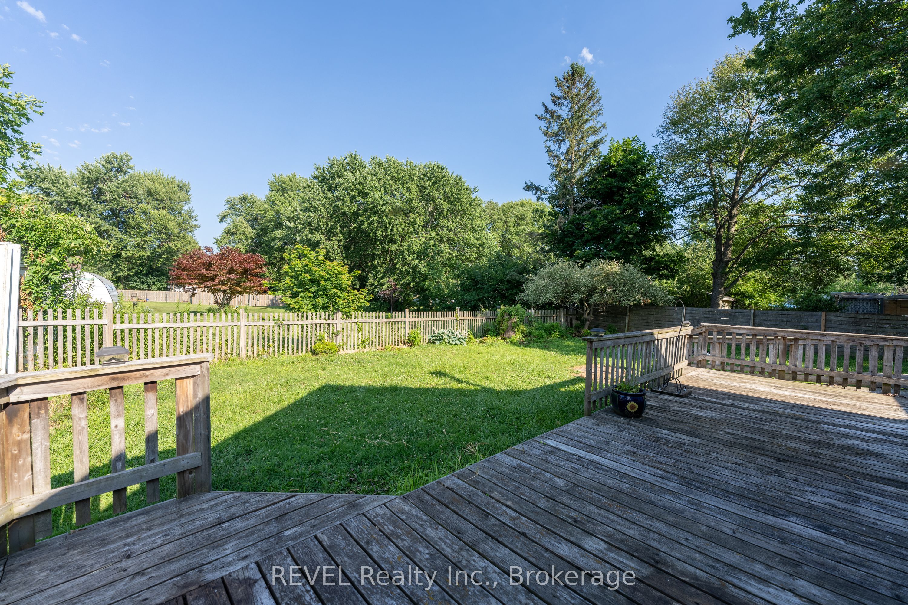 342 Helen Street Property Photo 38