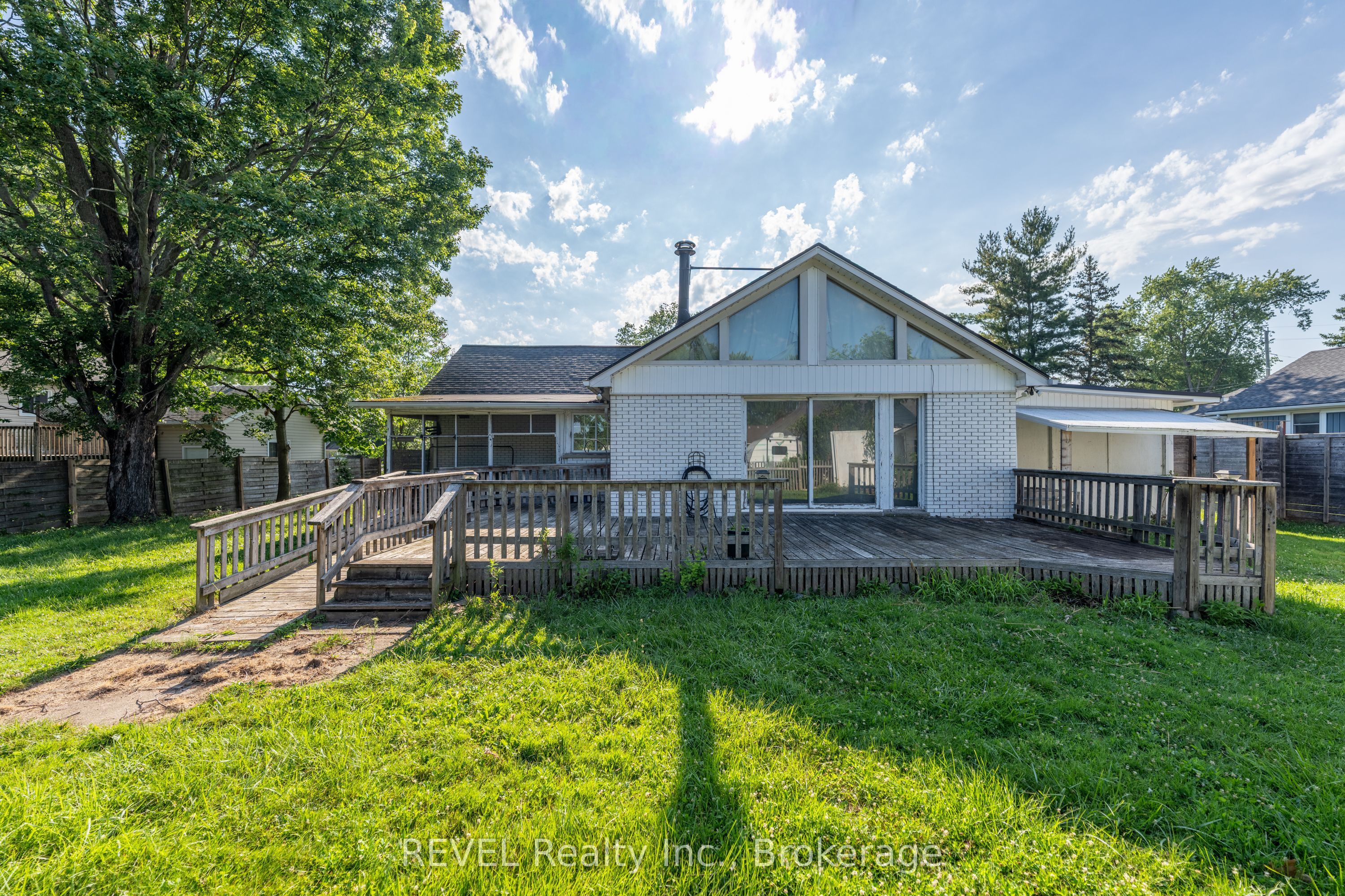 342 Helen Street Property Photo 41
