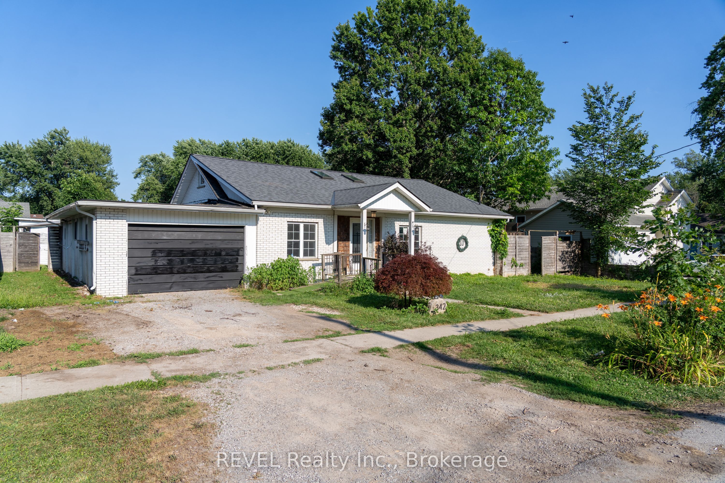 342 Helen Street Property Photo 42