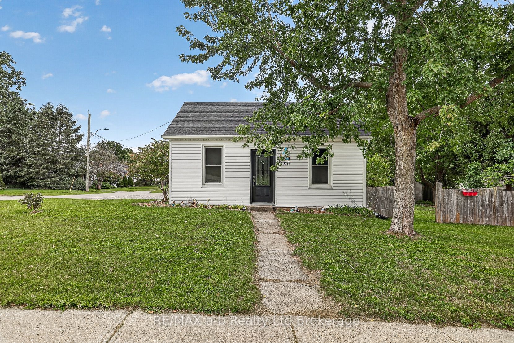 250 Frederick Street Property Photo 2