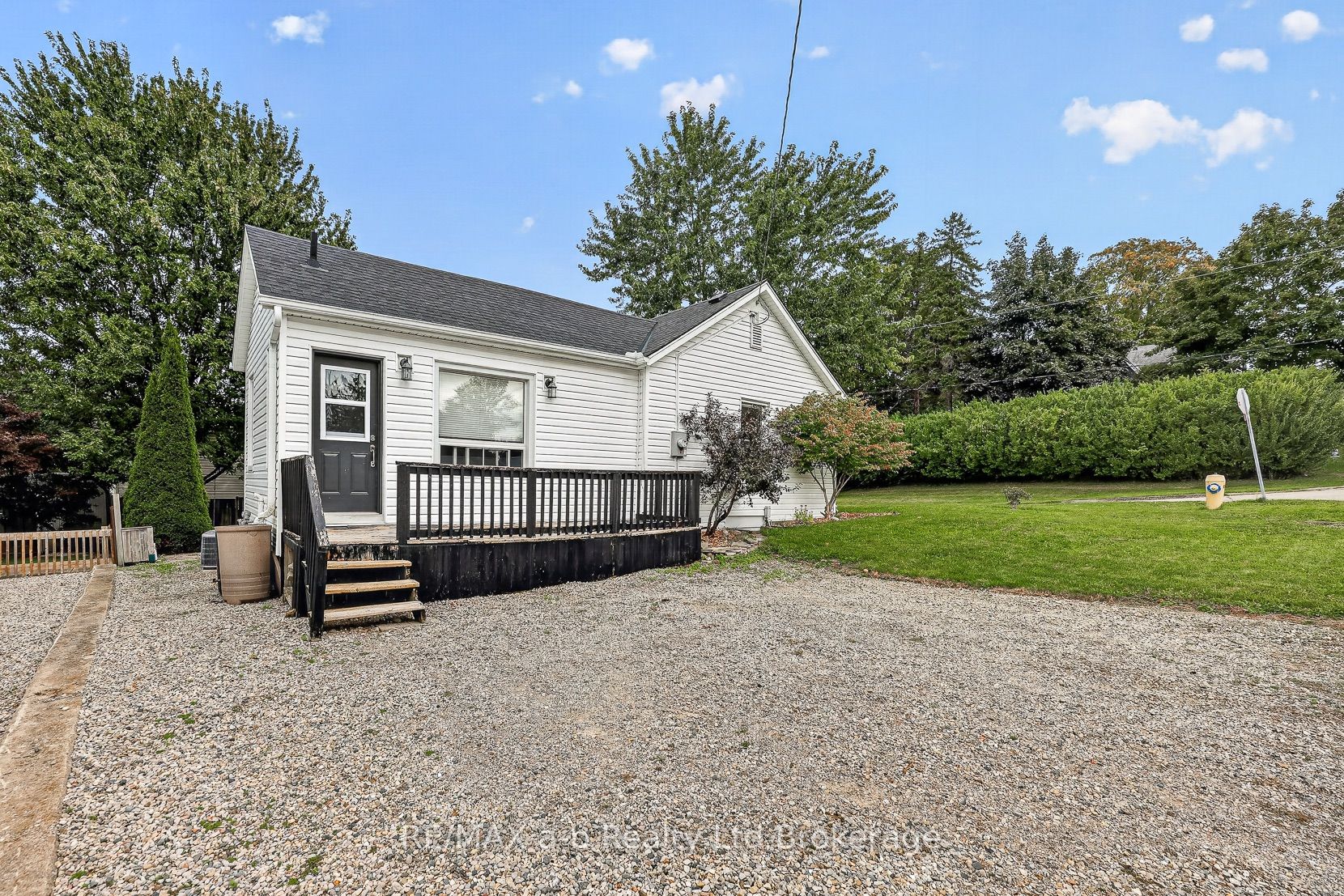 250 Frederick Street Property Photo 3
