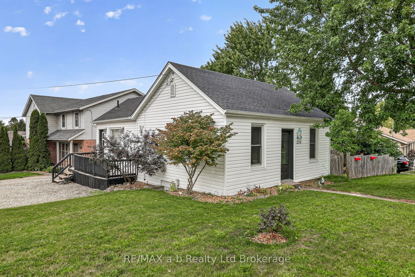 250 Frederick Street Property Photo 4