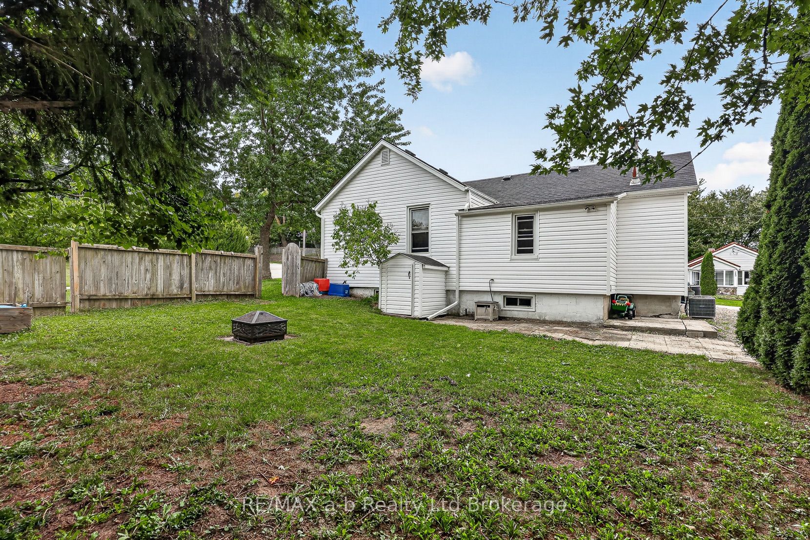 250 Frederick Street Property Photo 5