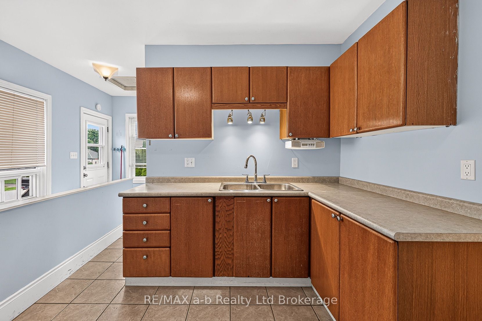 250 Frederick Street Property Photo 14