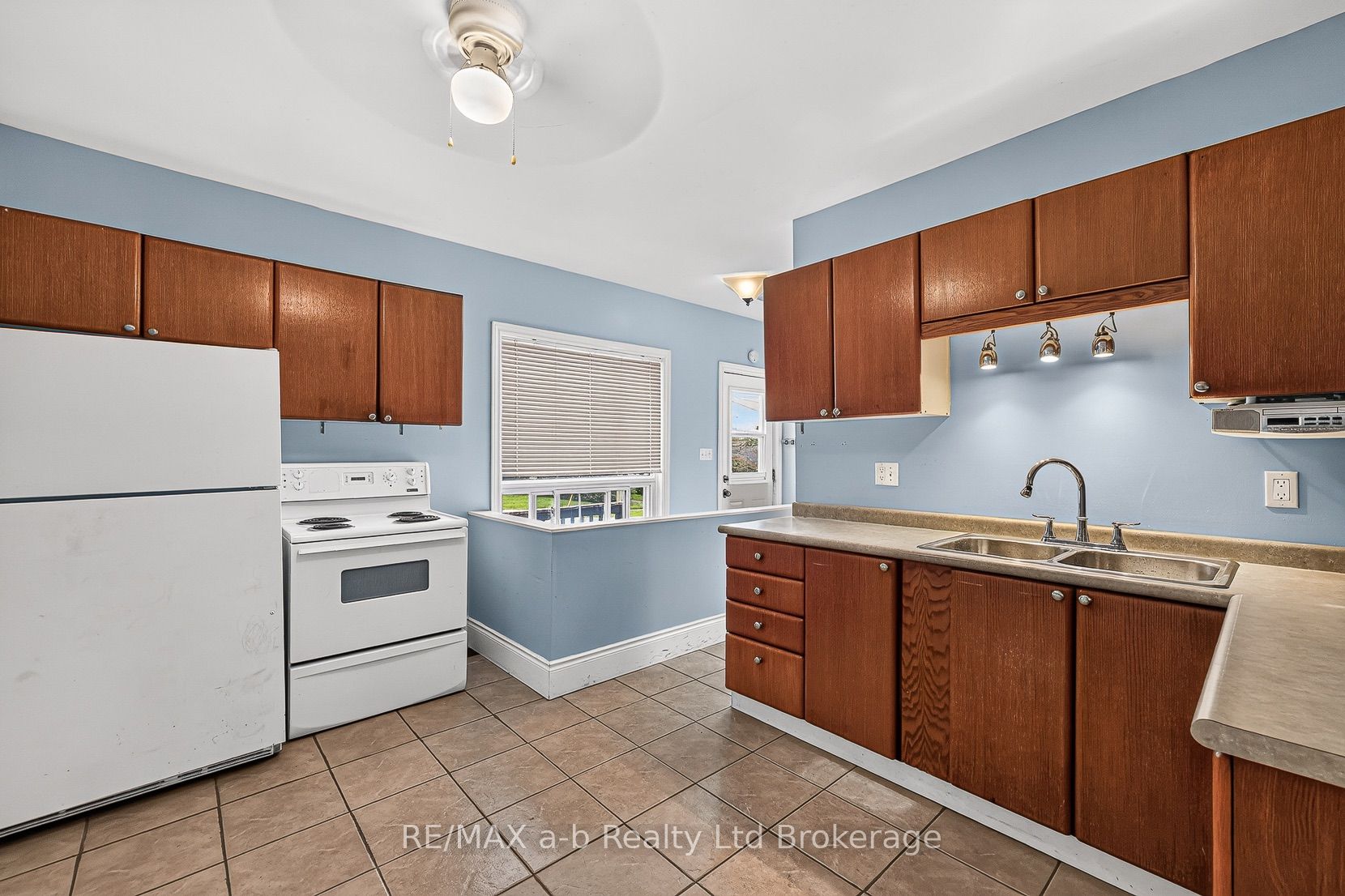 250 Frederick Street Property Photo 15