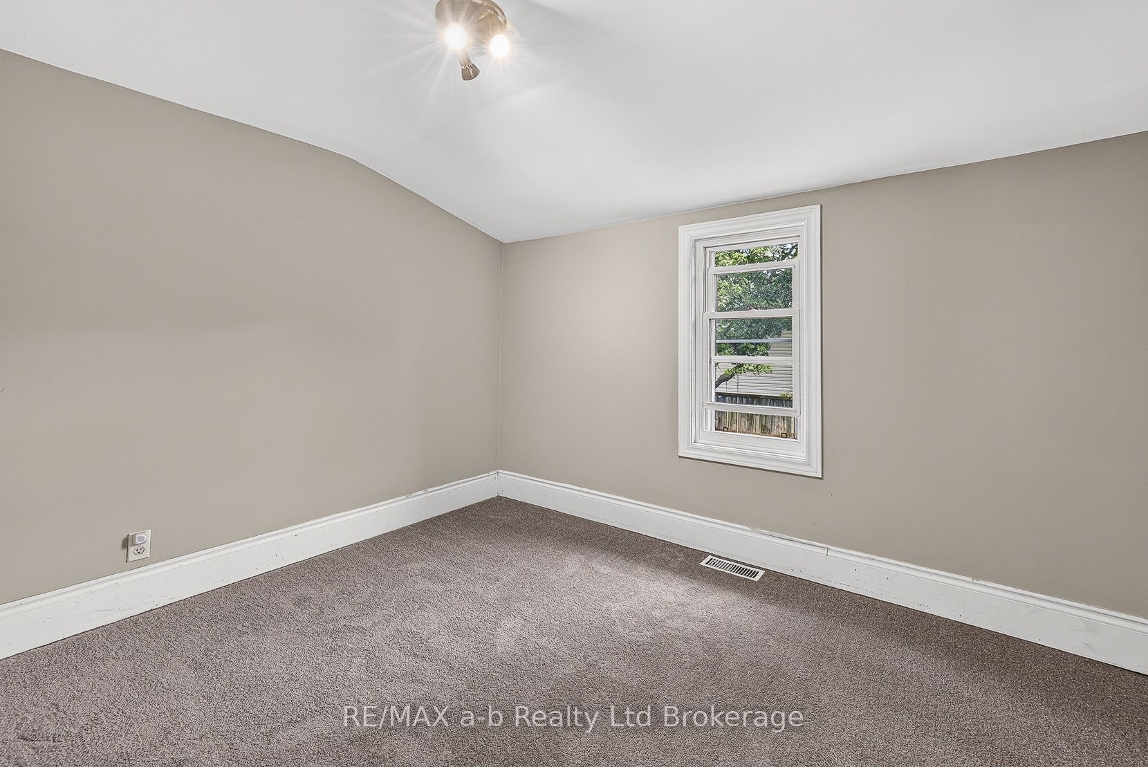 250 Frederick Street Property Photo 17