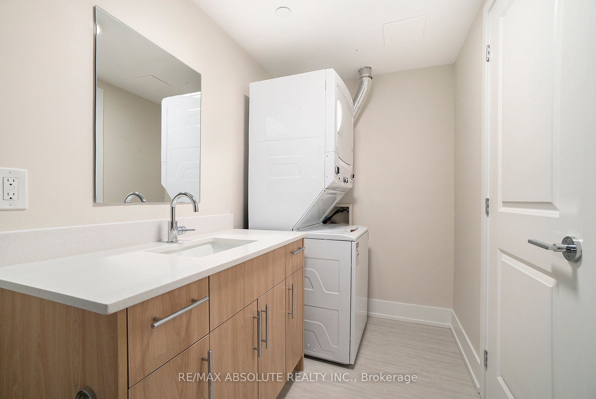 12b Thomas Street S 402 Property Photo 24