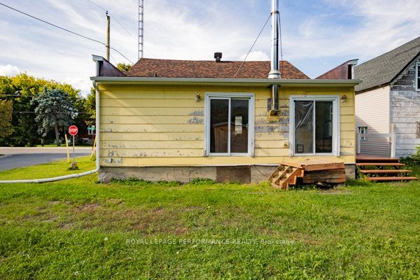 24 Mechanic Street W Property Photo 5