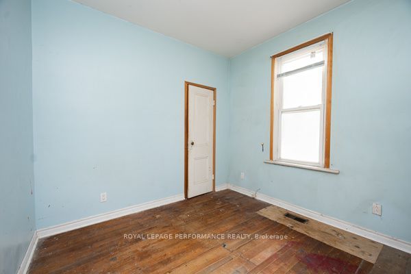 24 Mechanic Street W Property Photo 13