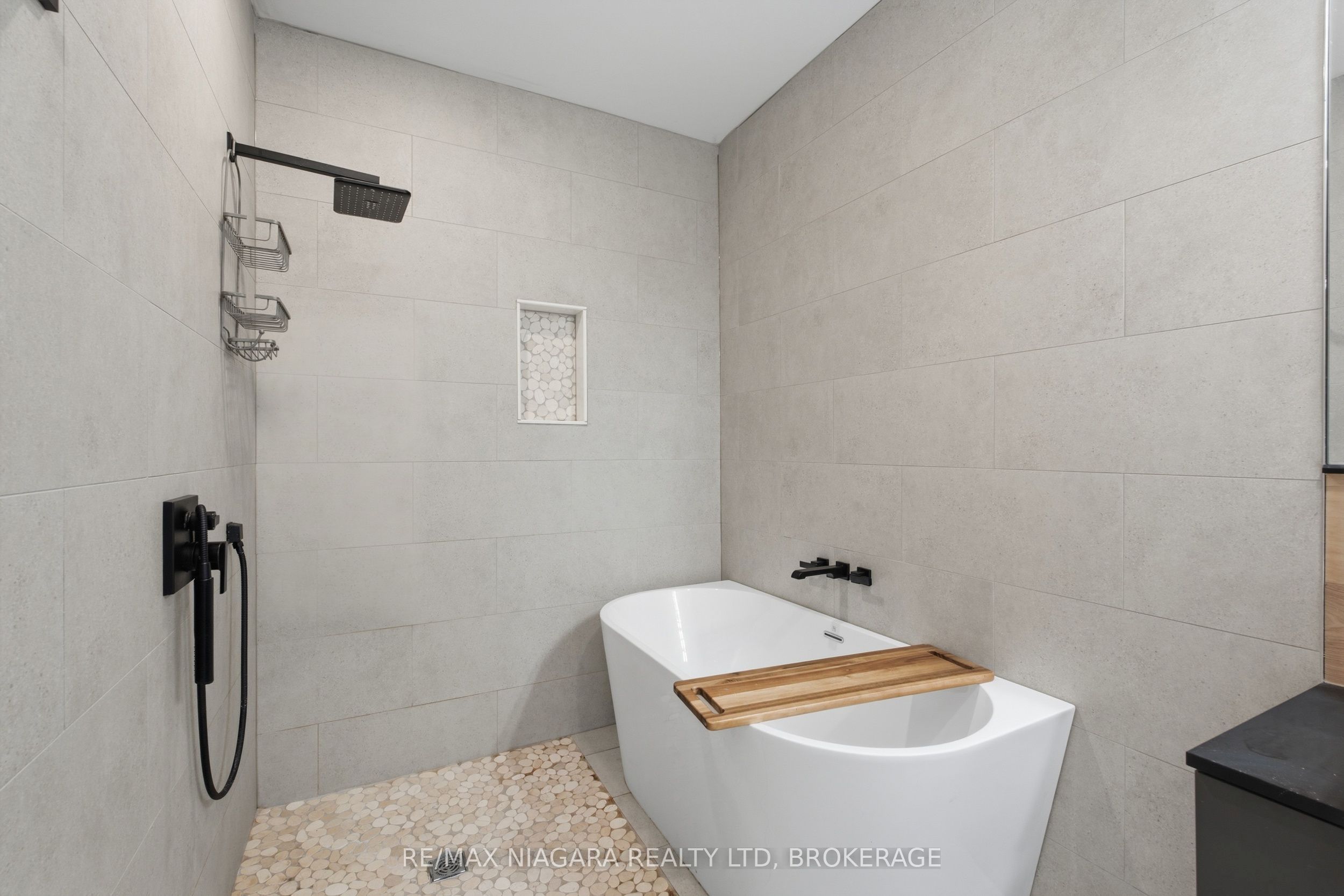 8 Dixie Avenue Property Photo 18