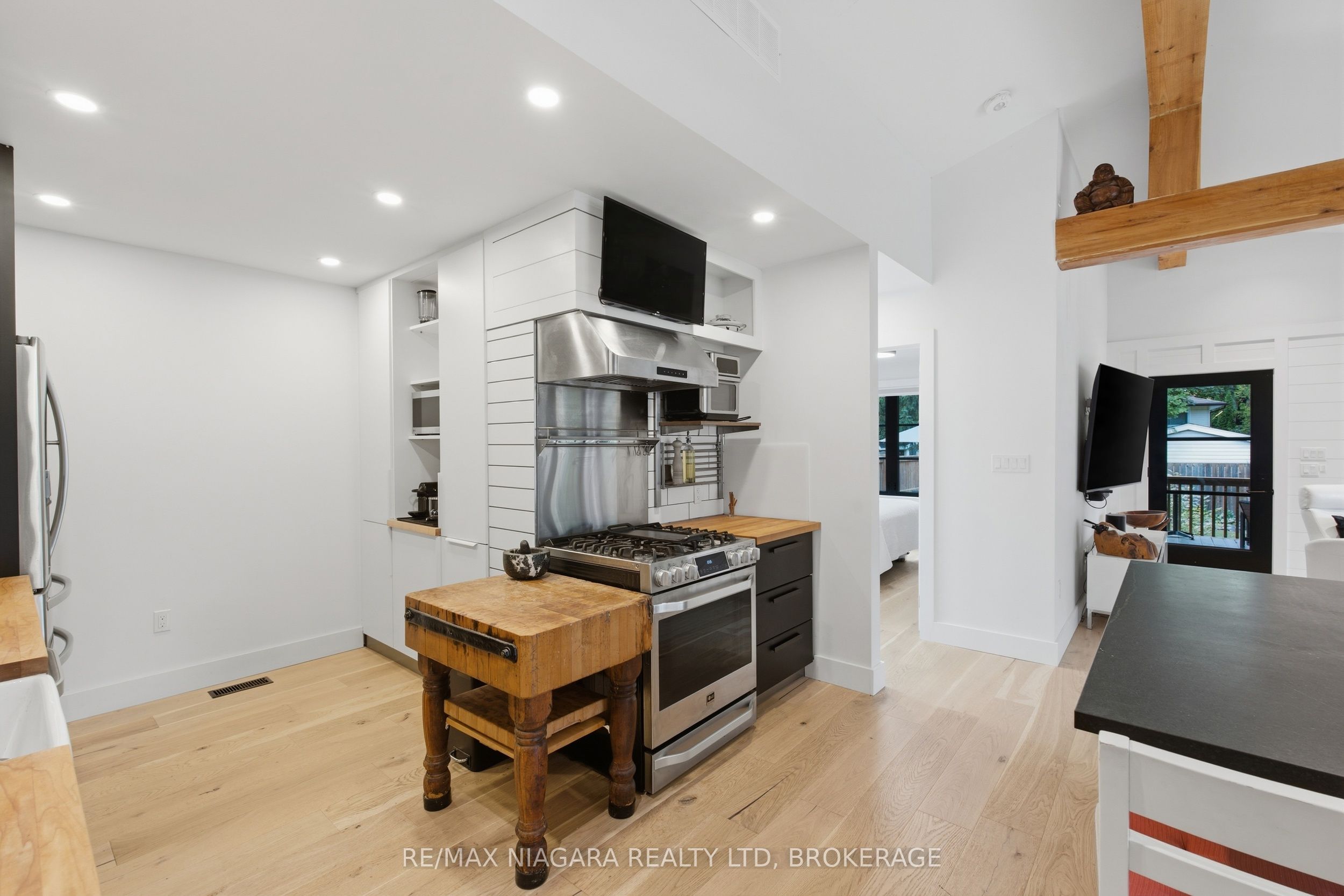8 Dixie Avenue Property Photo 24
