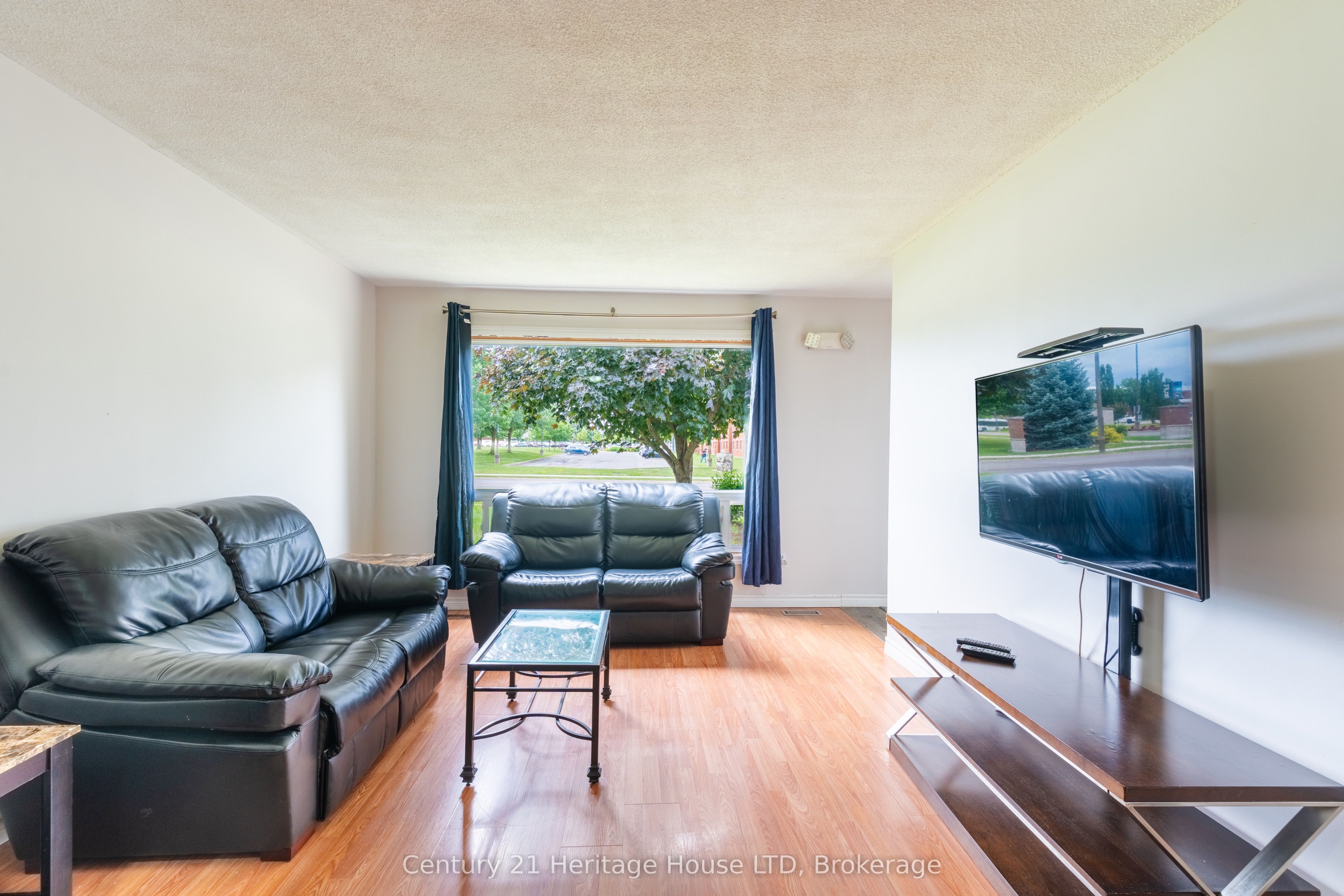 542 First Avenue N Property Photo 3