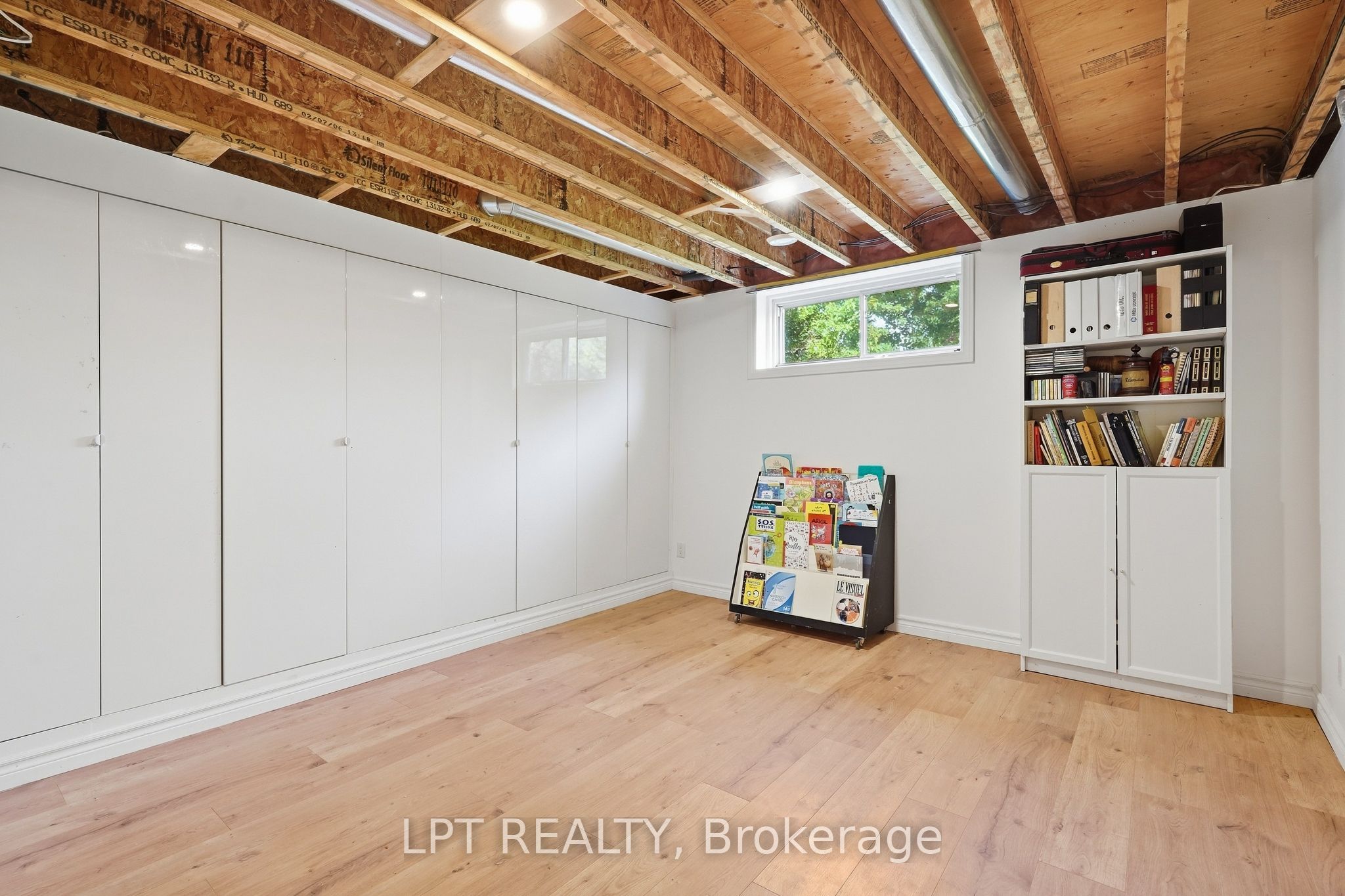 20375 Dunvegan Road E Property Photo 25