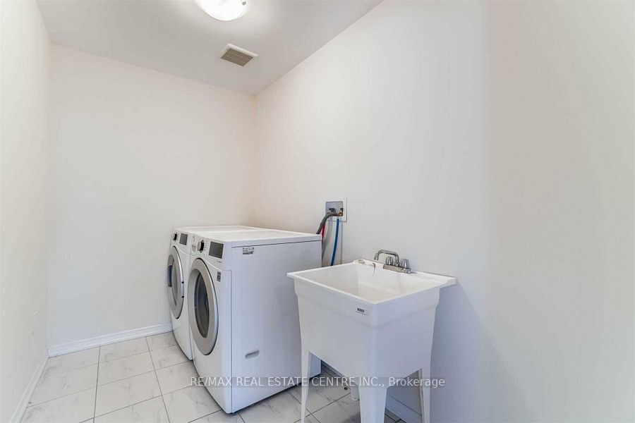 7831 Odell Crescent Property Photo 18