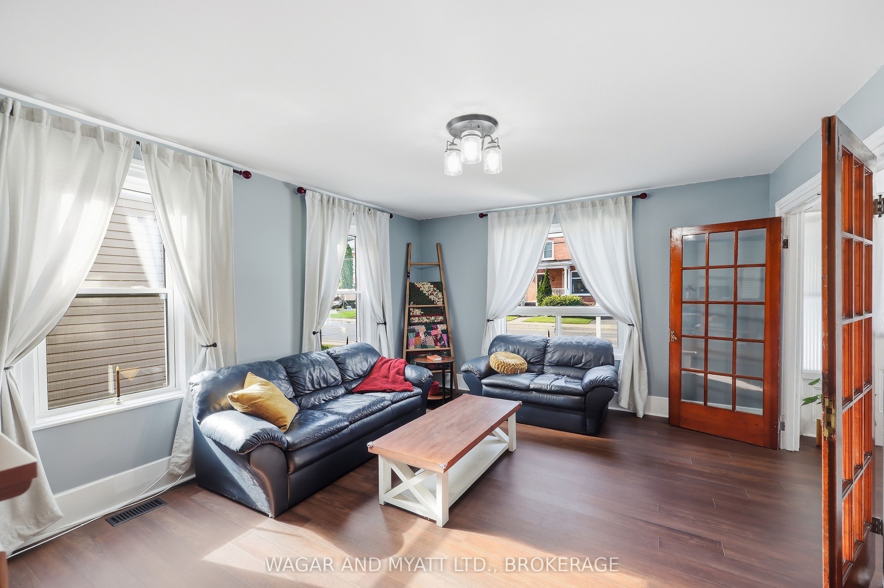 205 Centre Street N Property Photo 11