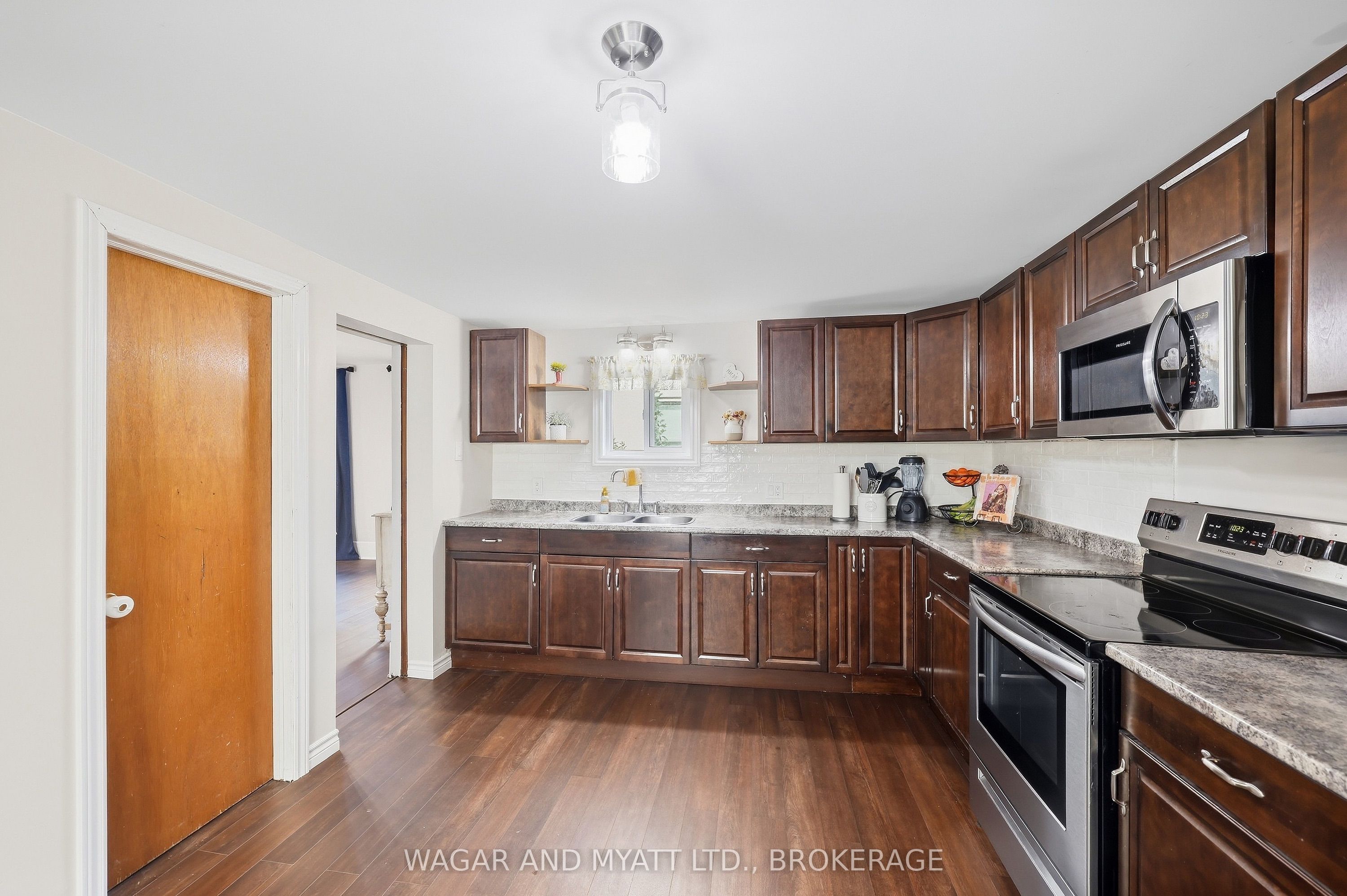 205 Centre Street N Property Photo 16
