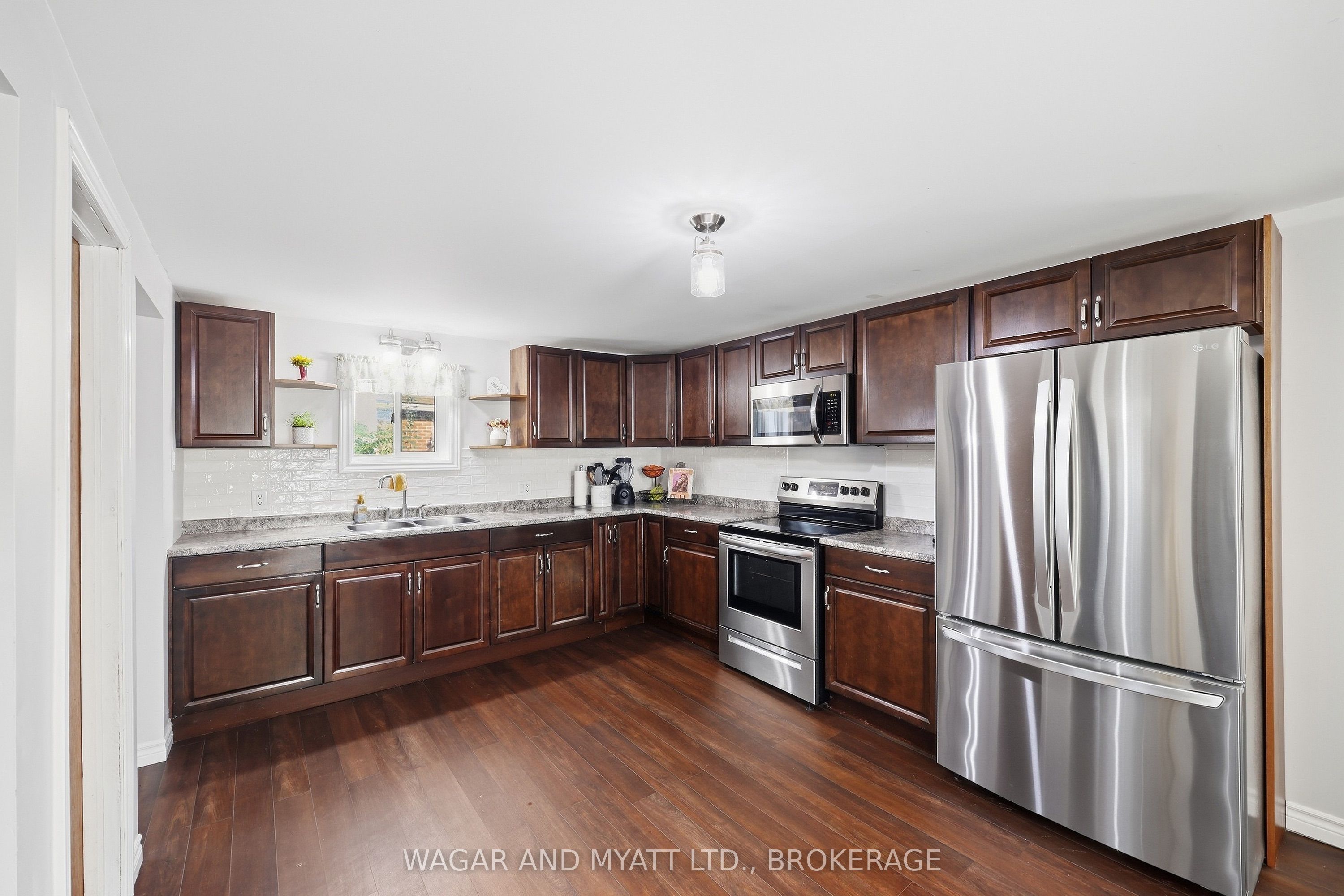 205 Centre Street N Property Photo 17