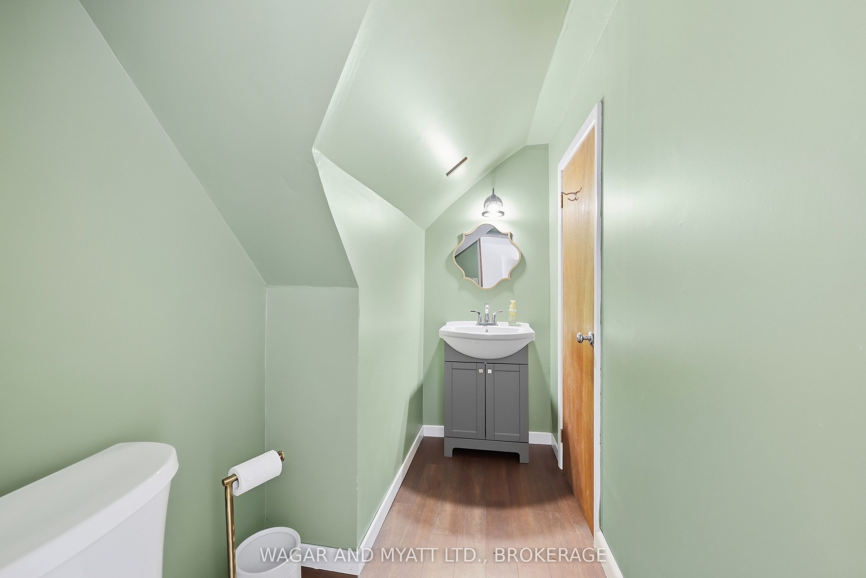 205 Centre Street N Property Photo 36