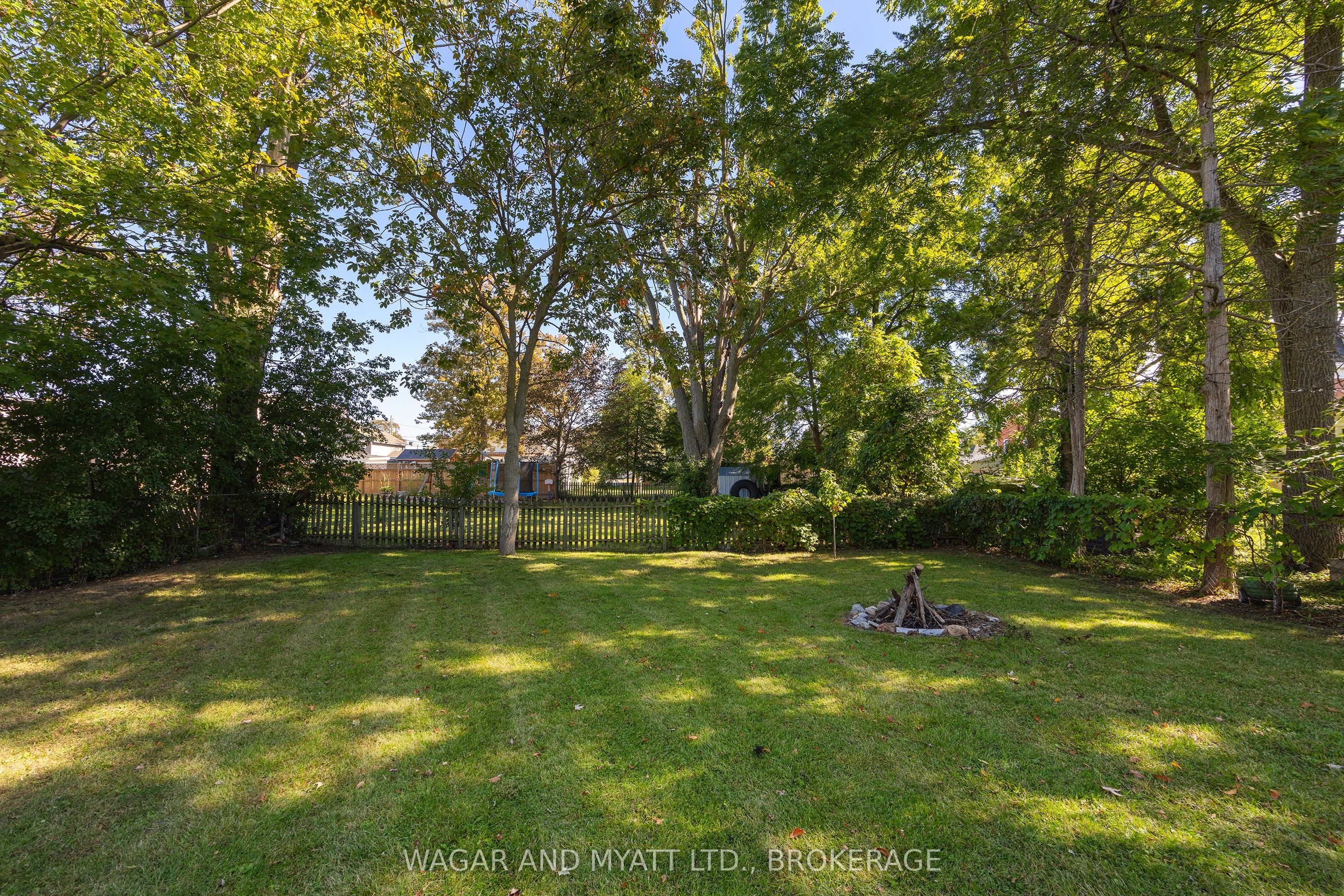 205 Centre Street N Property Photo 39