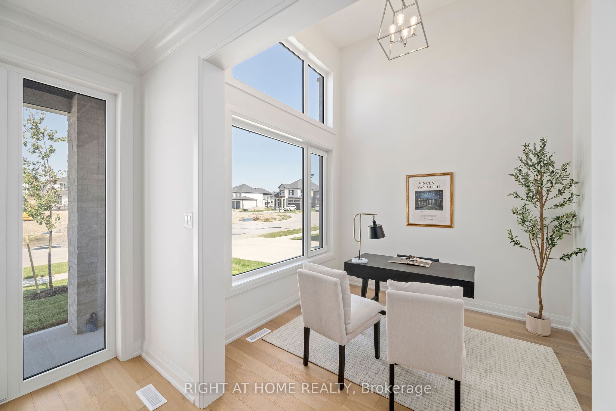 337 Manhattan Drive Property Photo 4