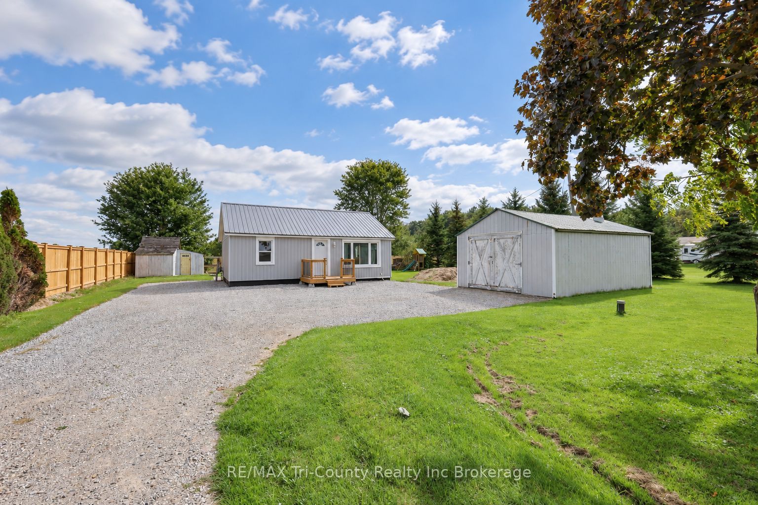 332532 Plank Line Property Photo 1