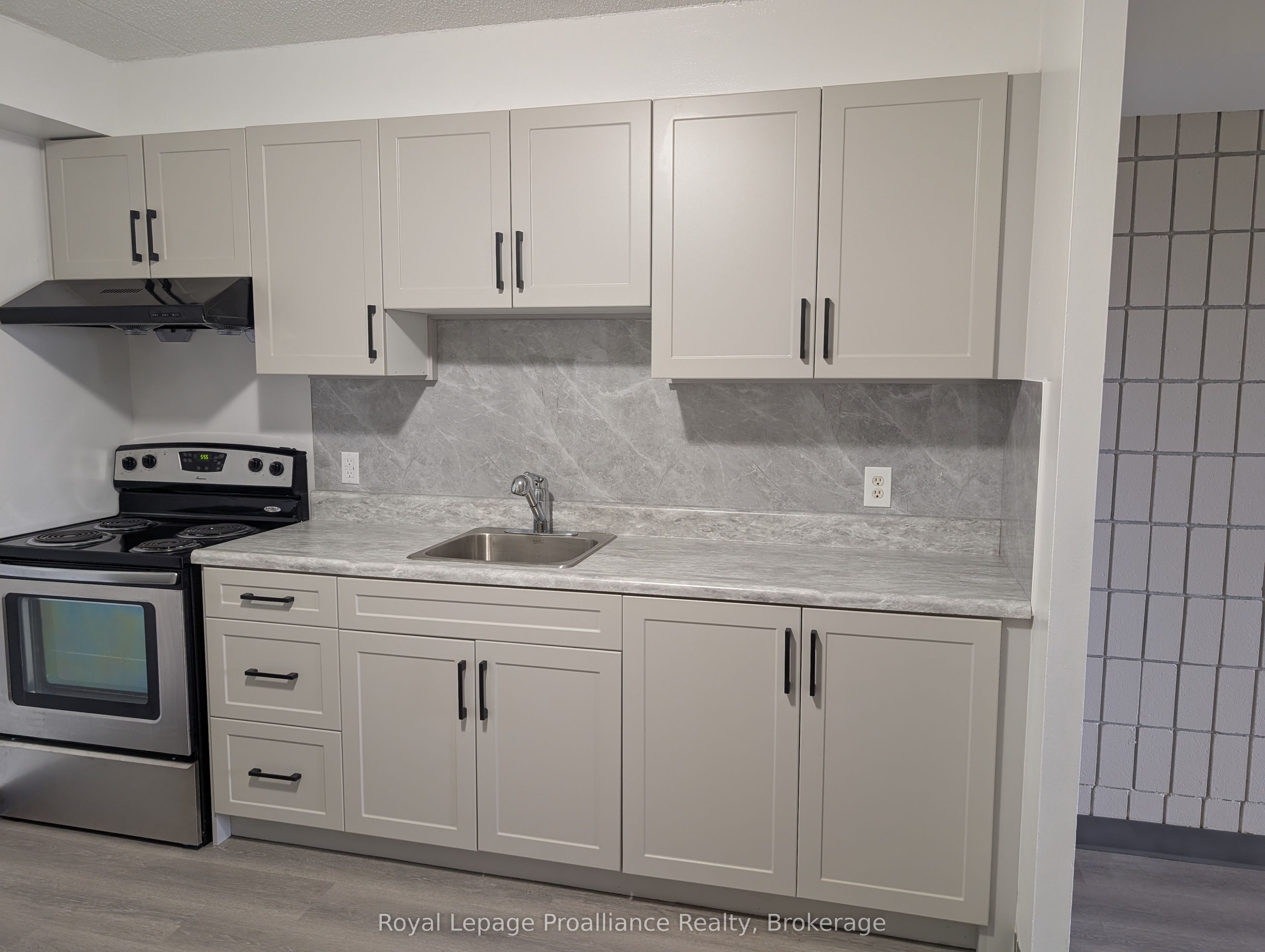 1837 Lansdowne Street W 4 Property Photo 2